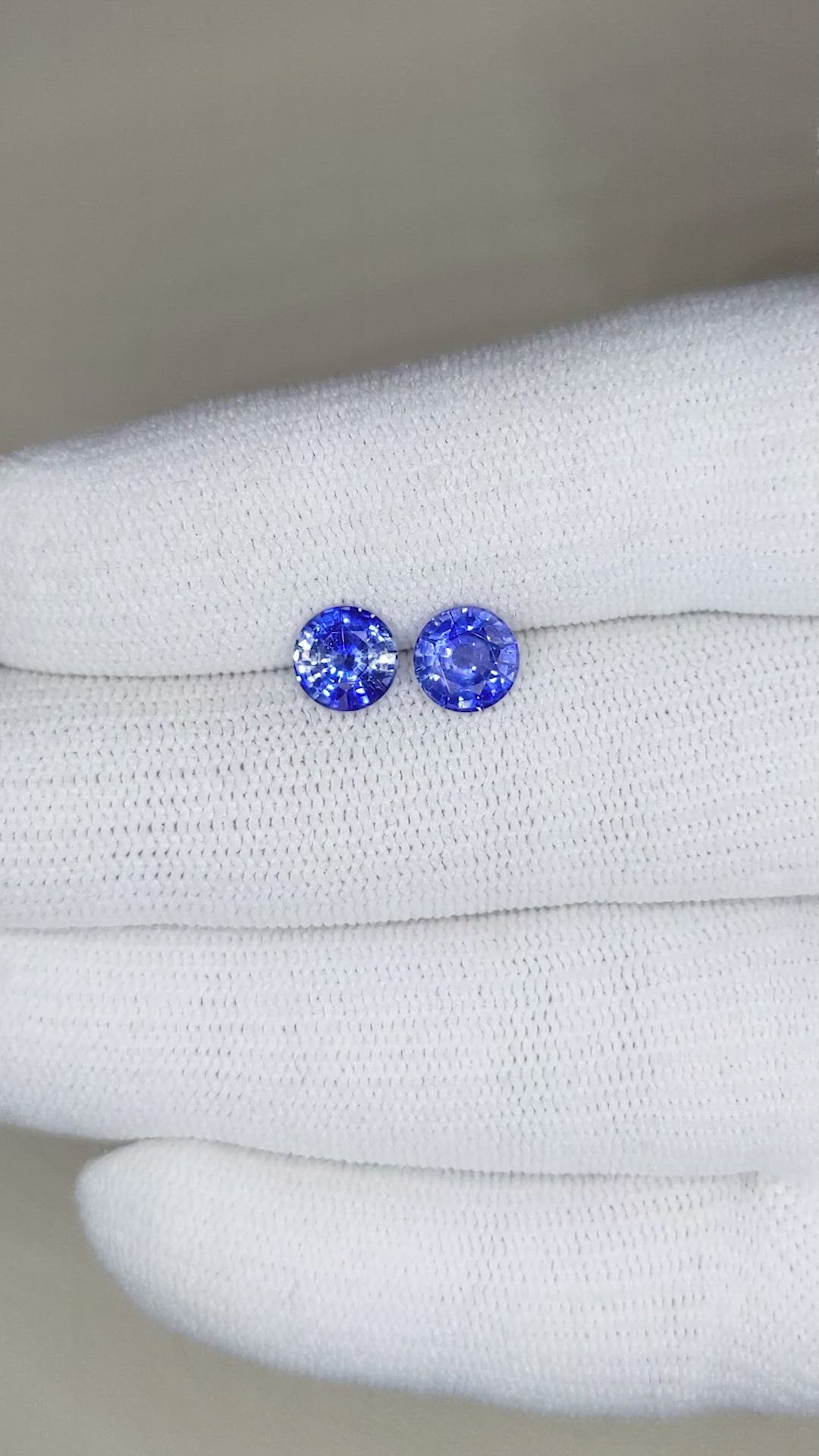 2.10&nbsp;Ct.Tw.Total Carat Weight Blue Sapphire Pair from Ceylon (Sri Lanka) Size Video