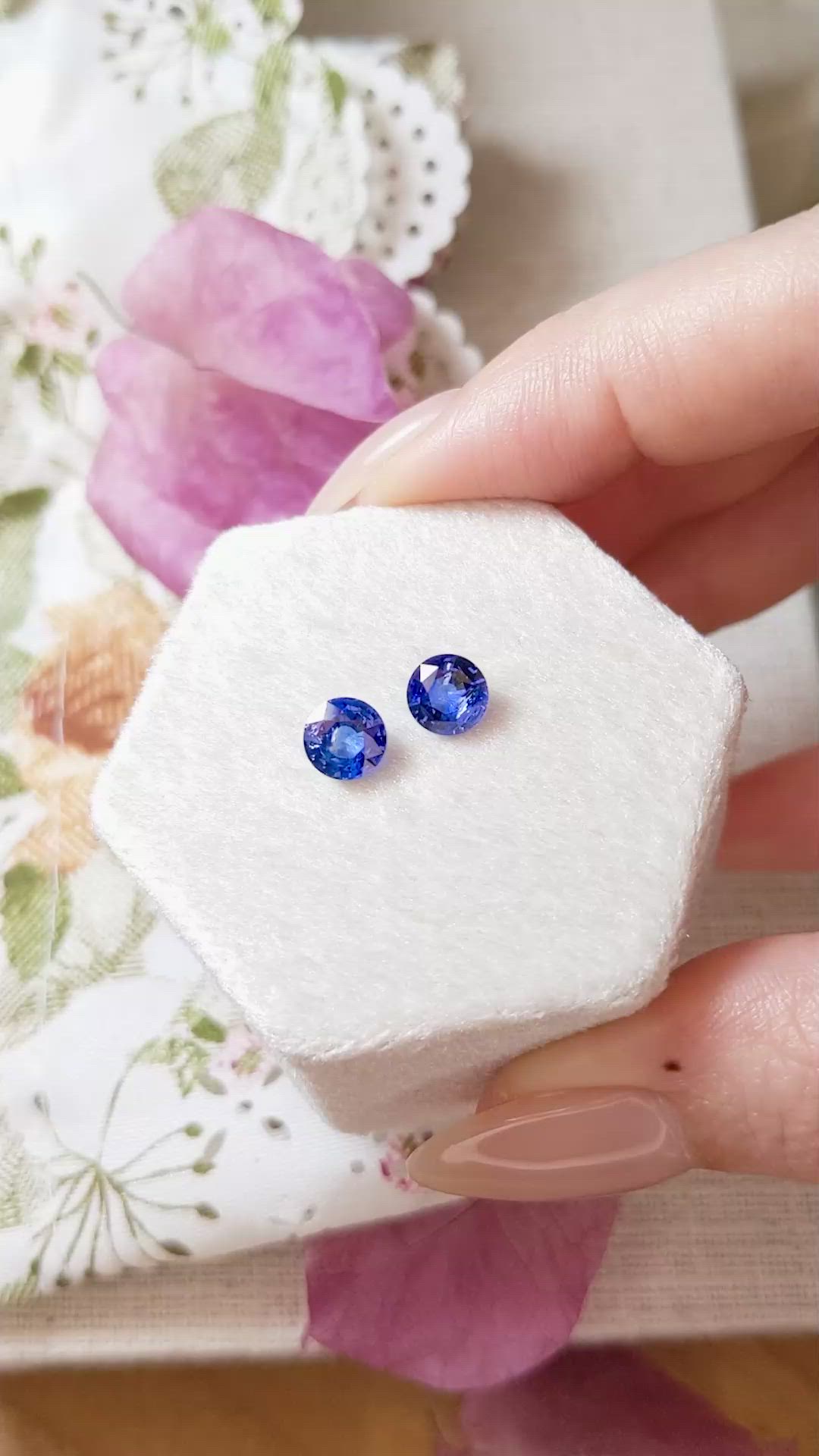 2.26&nbsp;Ct.Tw.Total Carat Weight Blue Sapphire Pair from Ceylon (Sri Lanka) Size Video