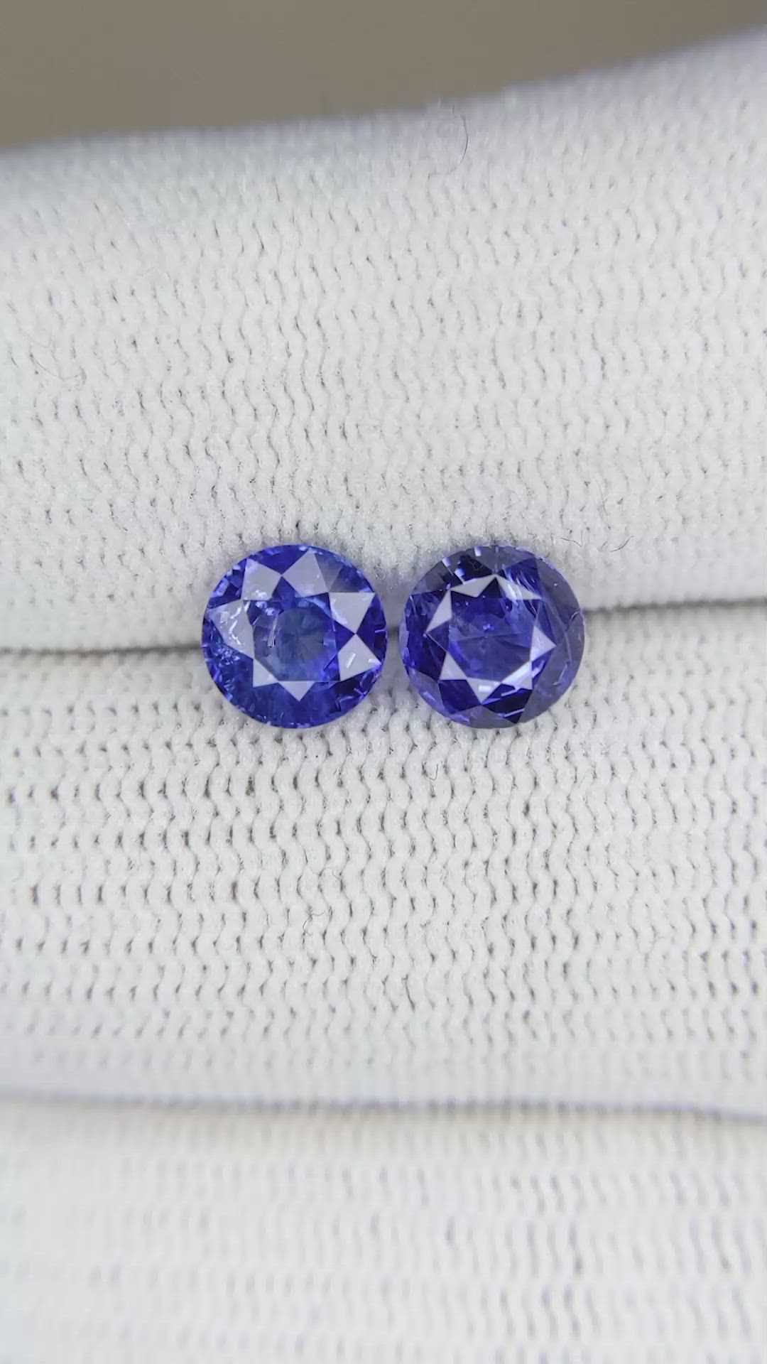 2.26&nbsp;Ct.Tw.Total Carat Weight Blue Sapphire Pair from Ceylon (Sri Lanka) Size Video