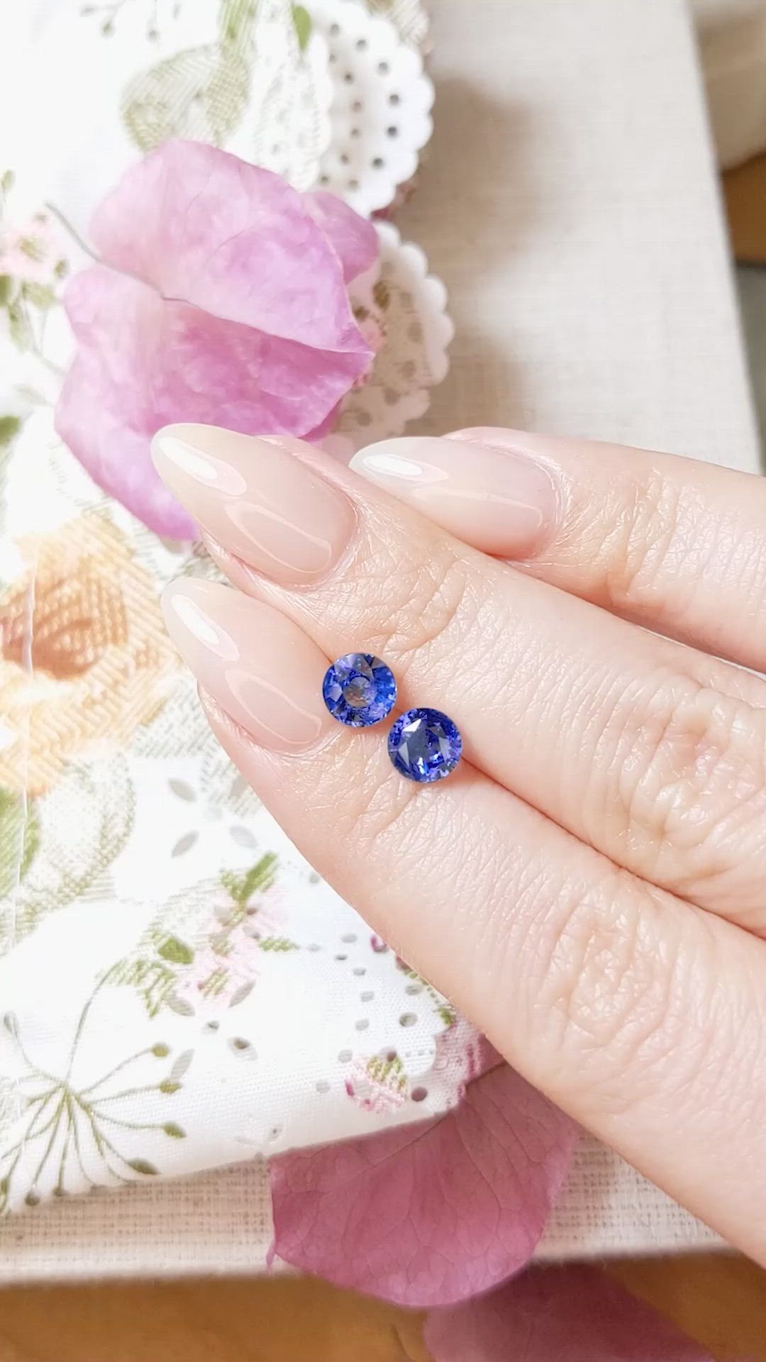 2.26&nbsp;Ct.Tw.Total Carat Weight Blue Sapphire Pair from Ceylon (Sri Lanka) Size Video