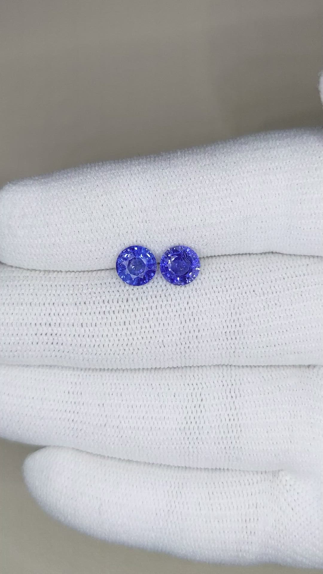 2.26&nbsp;Ct.Tw.Total Carat Weight Blue Sapphire Pair from Ceylon (Sri Lanka) Size Video