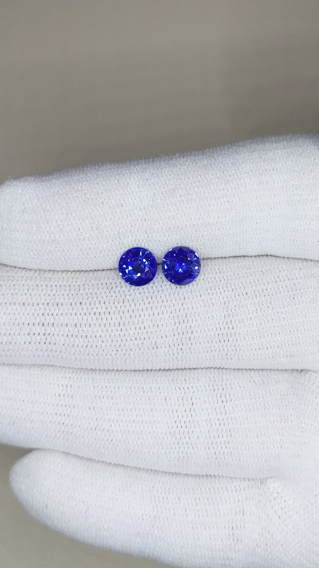 1.67&nbsp;Ct.Tw.Total Carat Weight Blue Sapphire Pair from Ceylon (Sri Lanka) Size Video