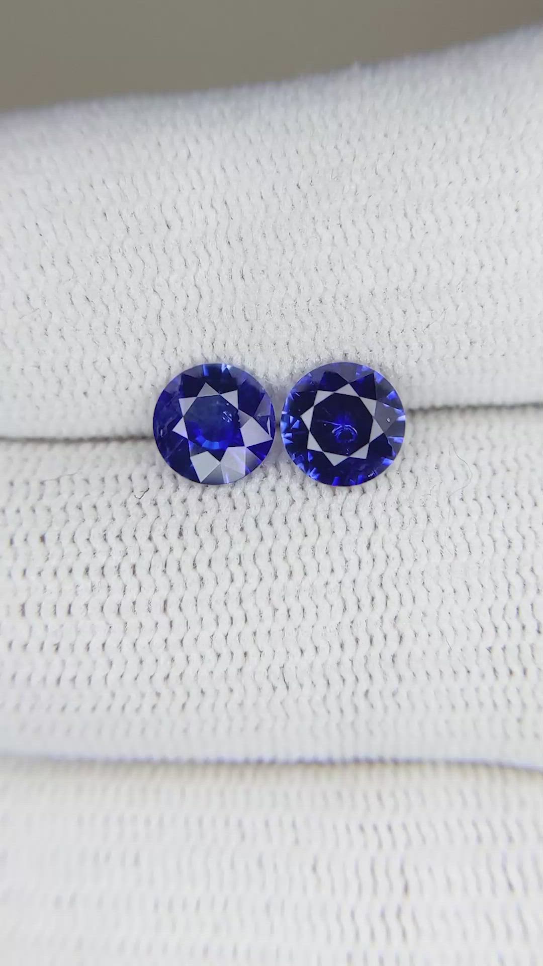 1.67&nbsp;Ct.Tw.Total Carat Weight Blue Sapphire Pair from Ceylon (Sri Lanka) Size Video