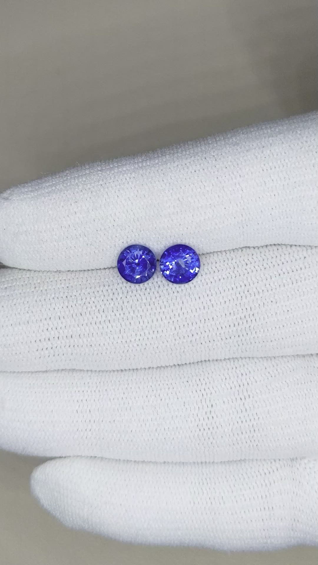 2.09&nbsp;Ct.Tw.Total Carat Weight Blue Sapphire Pair from Ceylon (Sri Lanka) Size Video