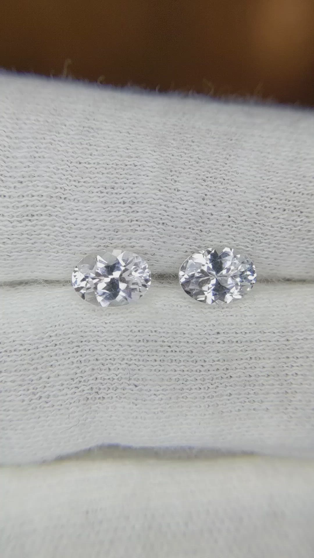 1.87&nbsp;Ct.Tw.Total Carat Weight White Sapphire Pair from Ceylon (Sri Lanka) Size Video