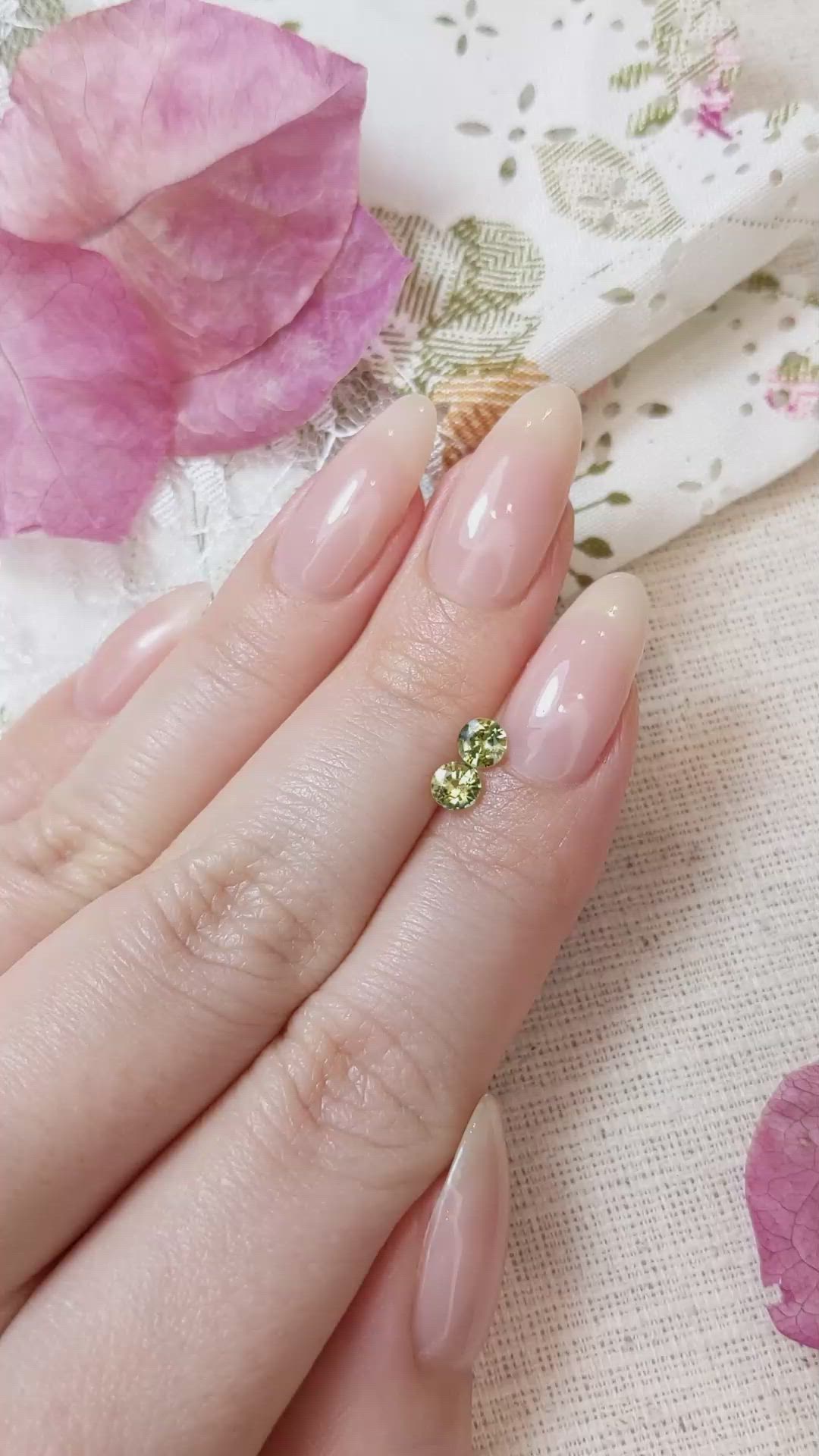 0.73&nbsp;Ct.Tw.Total Carat Weight Bi Color Sapphire Pair from Ceylon (Sri Lanka) Size Video