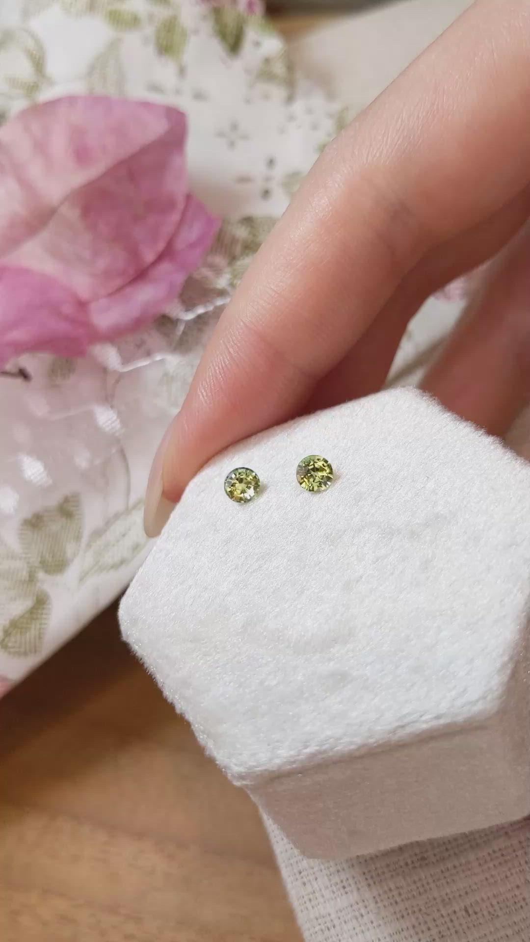 0.73&nbsp;Ct.Tw.Total Carat Weight Bi Color Sapphire Pair from Ceylon (Sri Lanka) Size Video