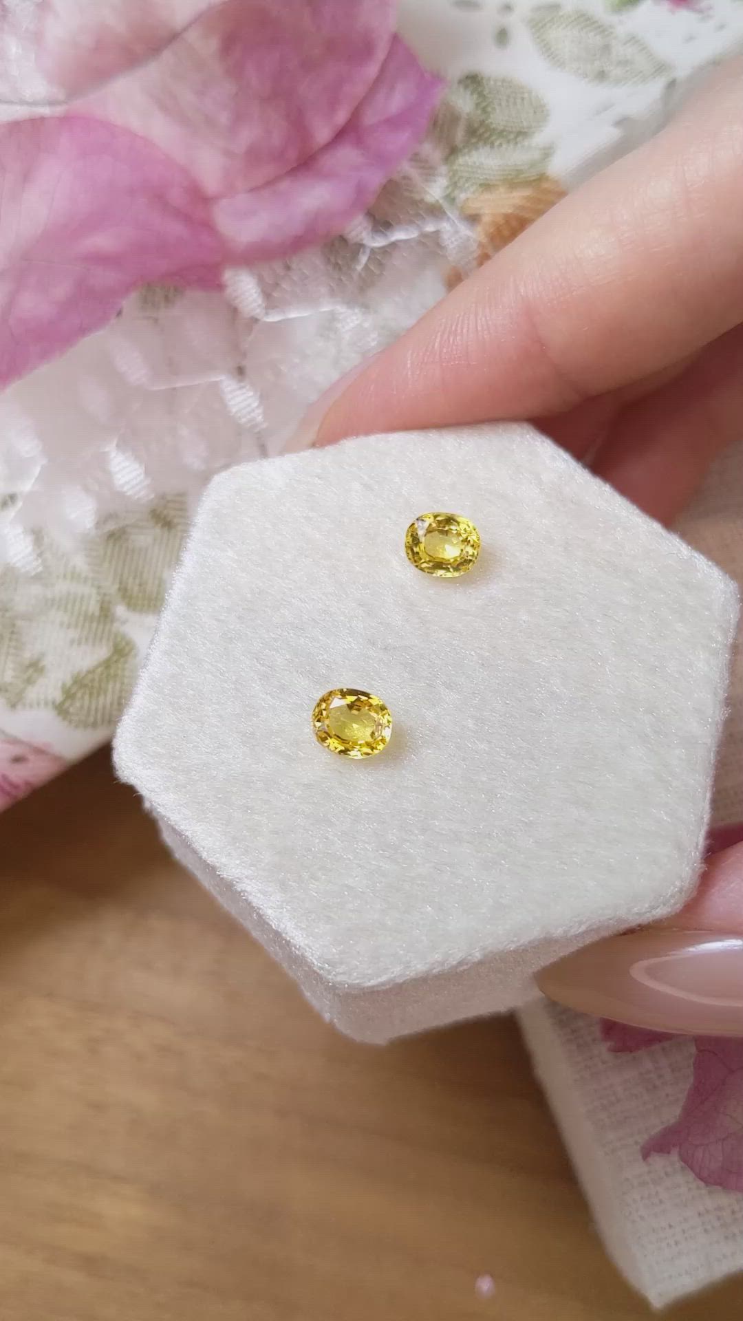 1.83&nbsp;Ct.Tw.Total Carat Weight Yellow Sapphire Pair from Ceylon (Sri Lanka) Size Video