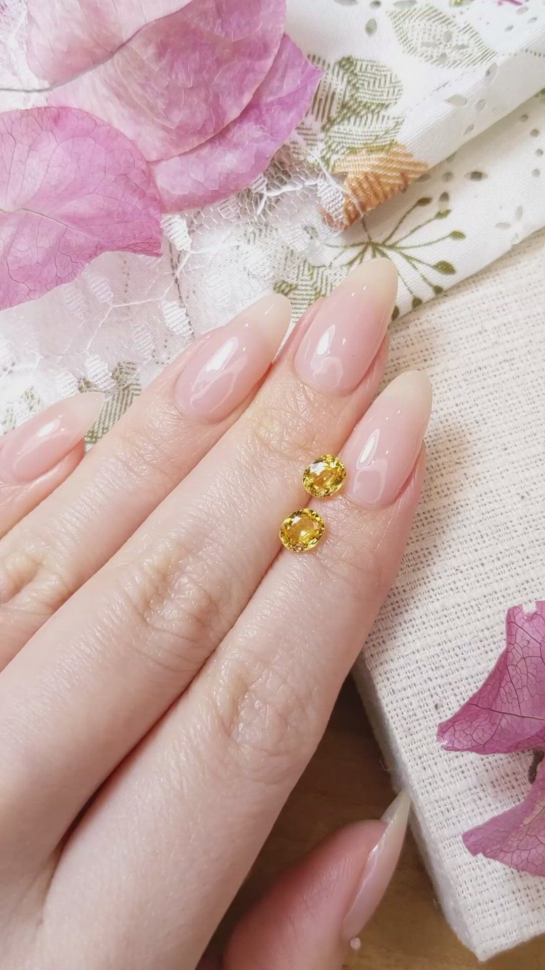 1.83&nbsp;Ct.Tw.Total Carat Weight Yellow Sapphire Pair from Ceylon (Sri Lanka) Size Video