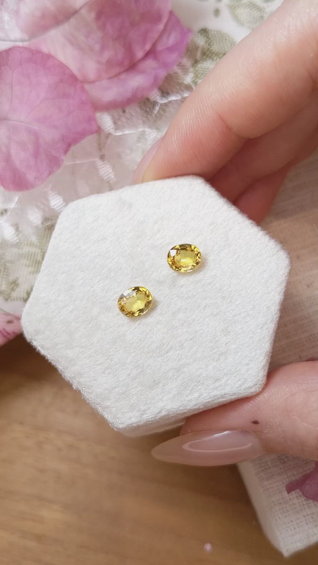 1.78&nbsp;Ct.Tw.Total Carat Weight Yellow Sapphire Pair from Ceylon (Sri Lanka) Size Video