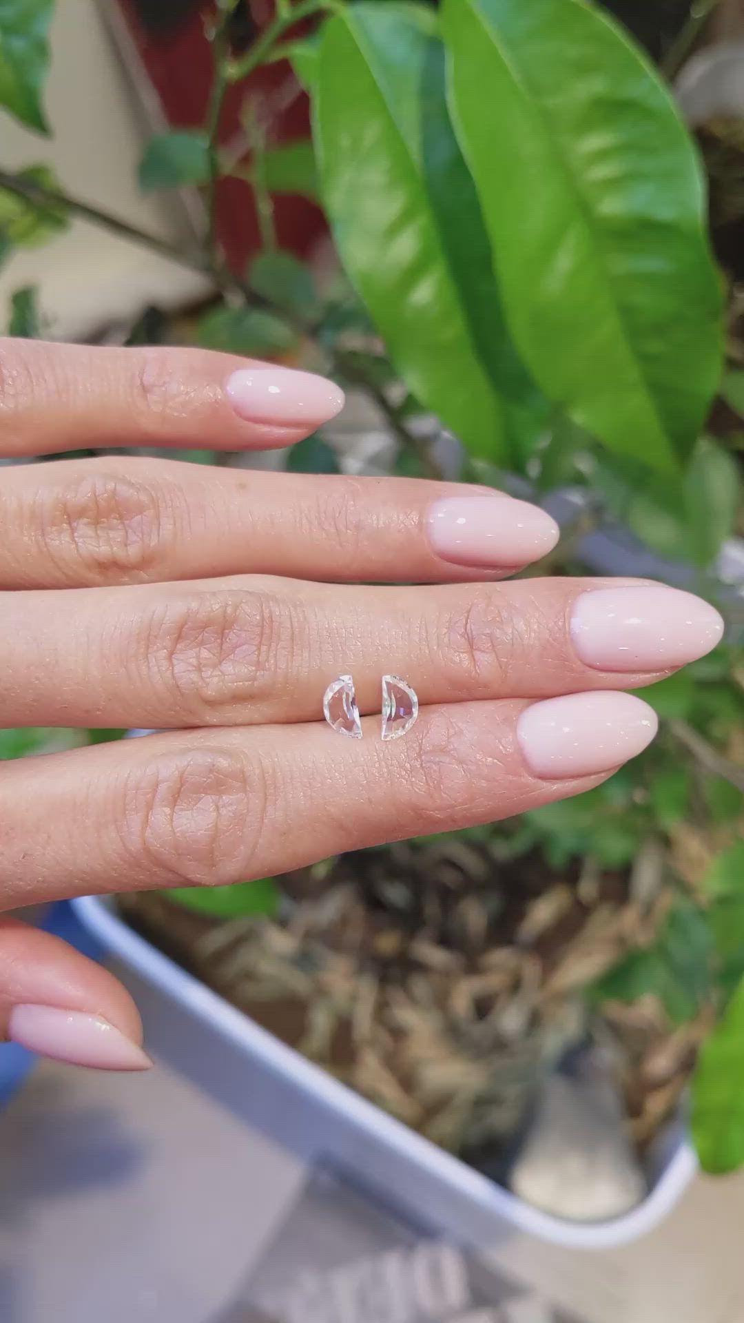 1.16&nbsp;Ct.Tw.Total Carat Weight White Sapphire Pair from Ceylon (Sri Lanka) Size Video