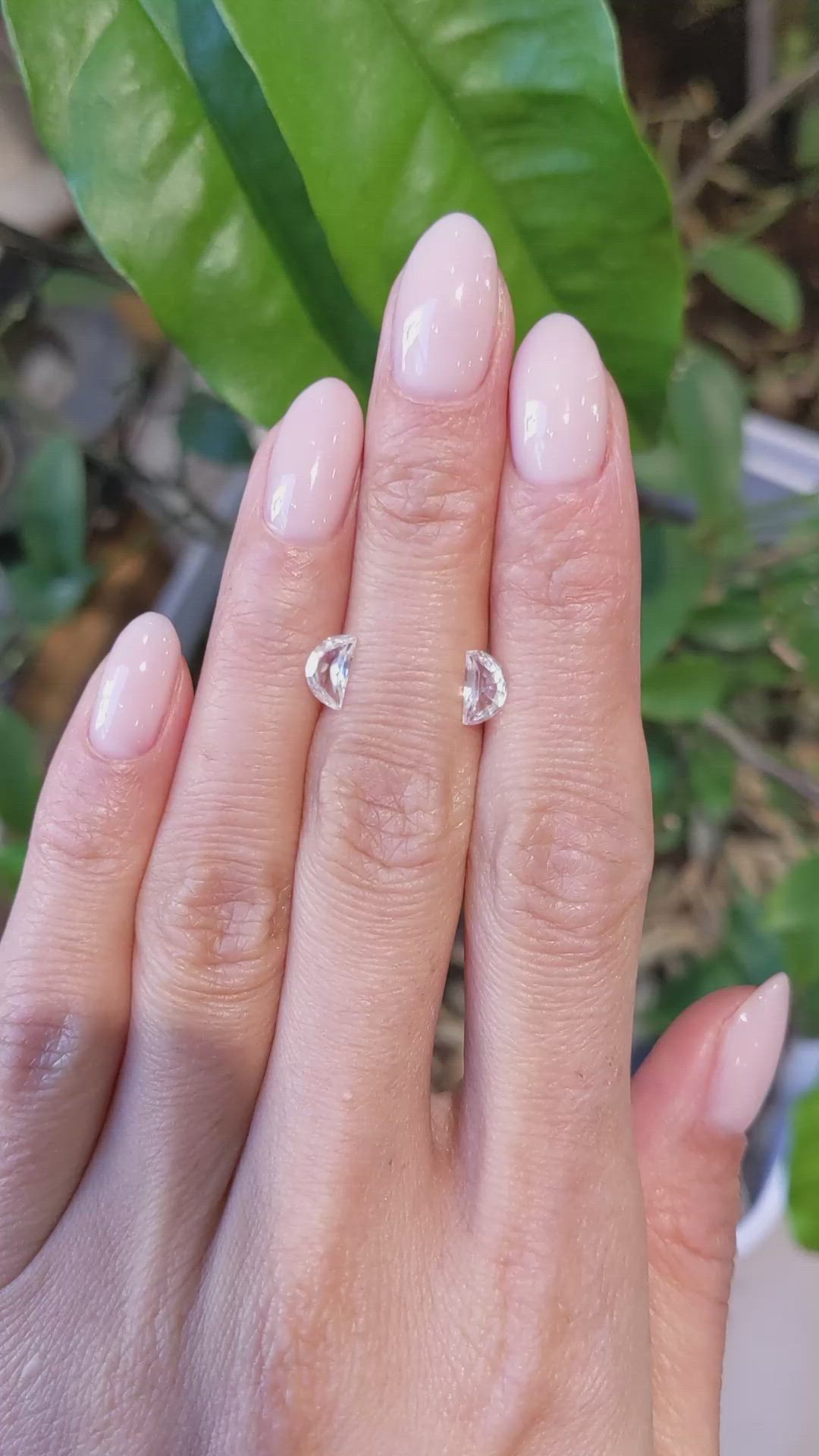 1.16&nbsp;Ct.Tw.Total Carat Weight White Sapphire Pair from Ceylon (Sri Lanka) Size Video