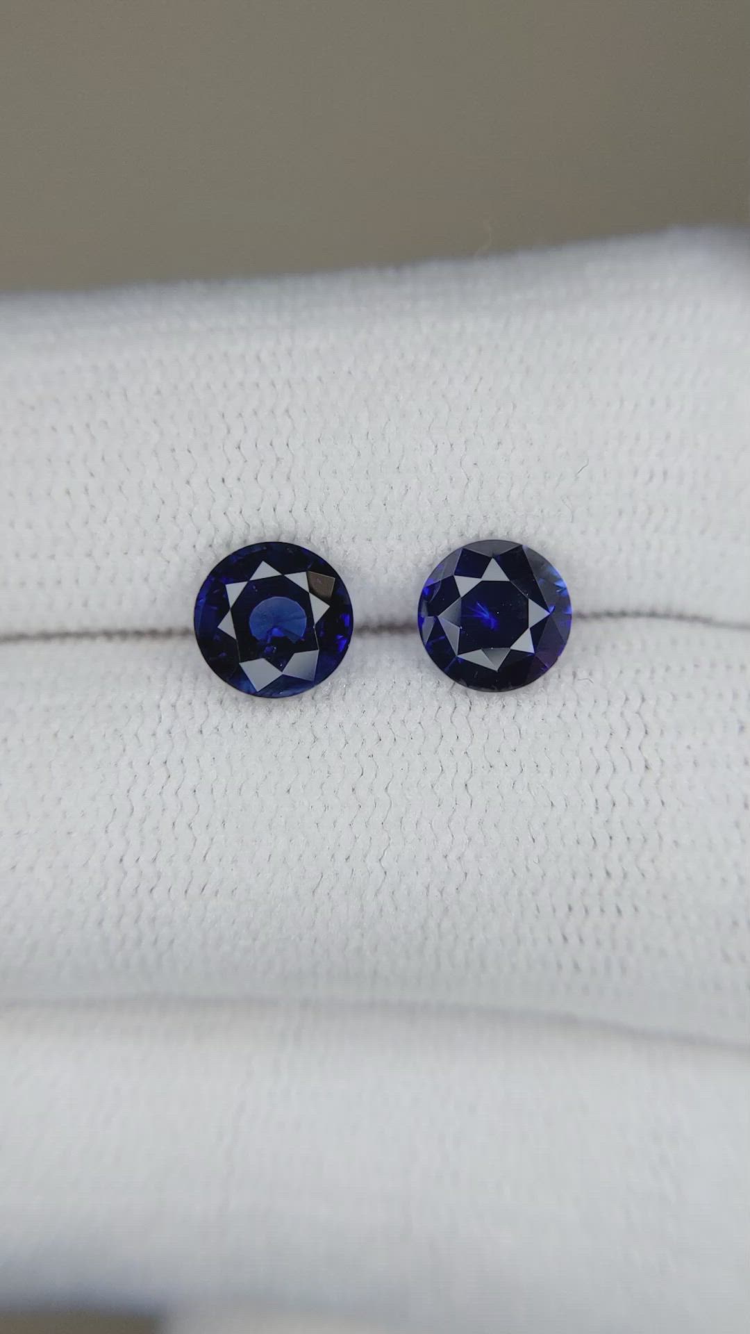 2.07&nbsp;Ct.Tw.Total Carat Weight Blue Sapphire Pair from Ceylon (Sri Lanka) Size Video