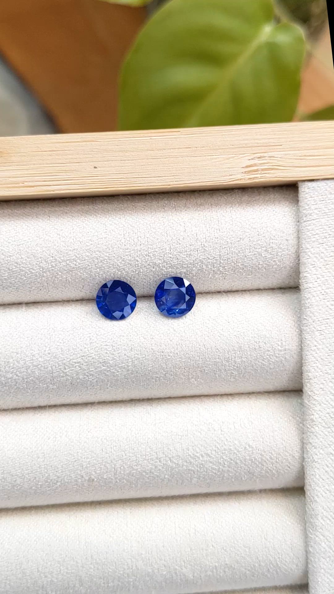 2.10&nbsp;Ct.Tw.Total Carat Weight Blue Sapphire Pair from Ceylon (Sri Lanka) Size Video