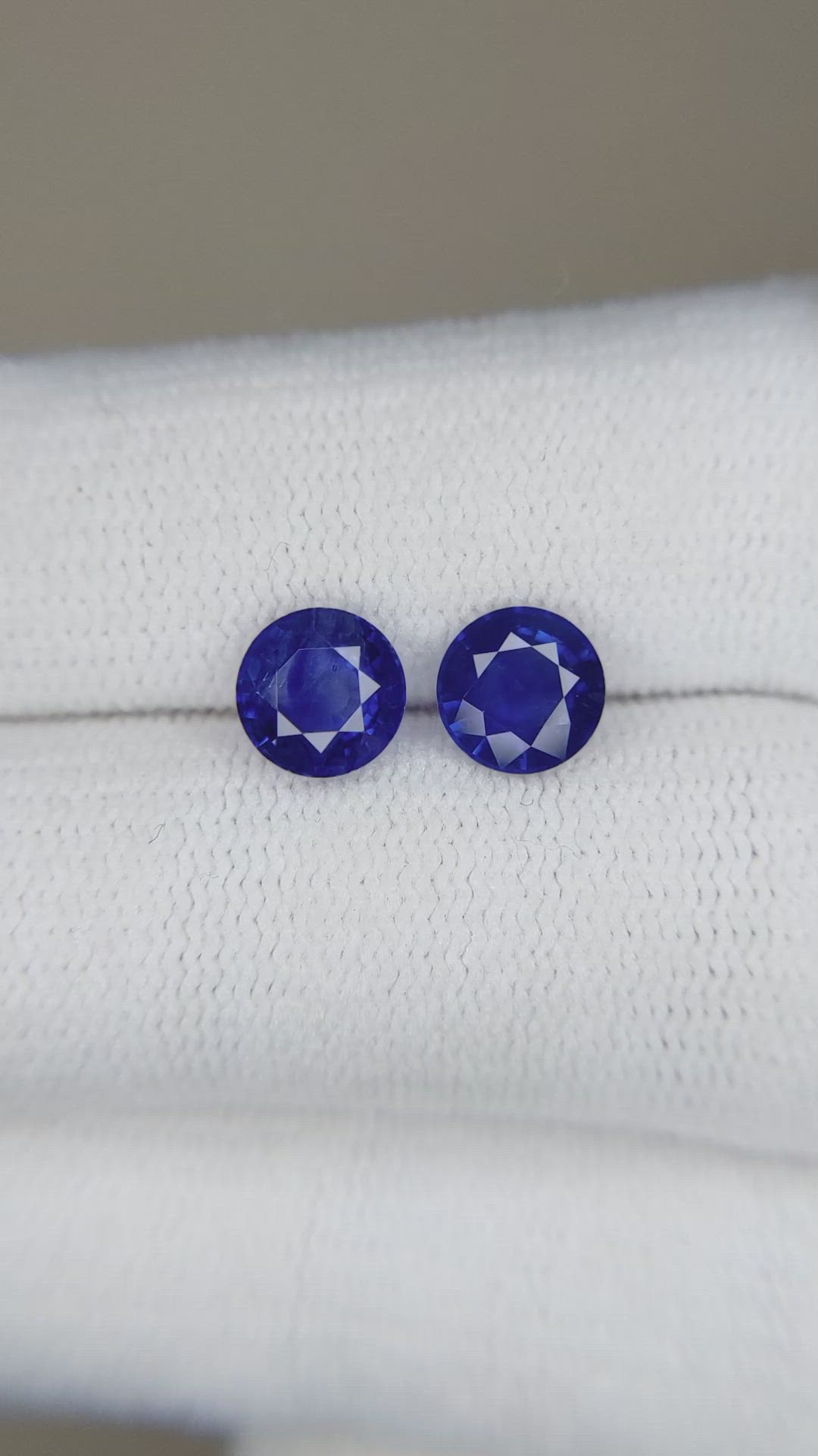 2.10&nbsp;Ct.Tw.Total Carat Weight Blue Sapphire Pair from Ceylon (Sri Lanka) Size Video