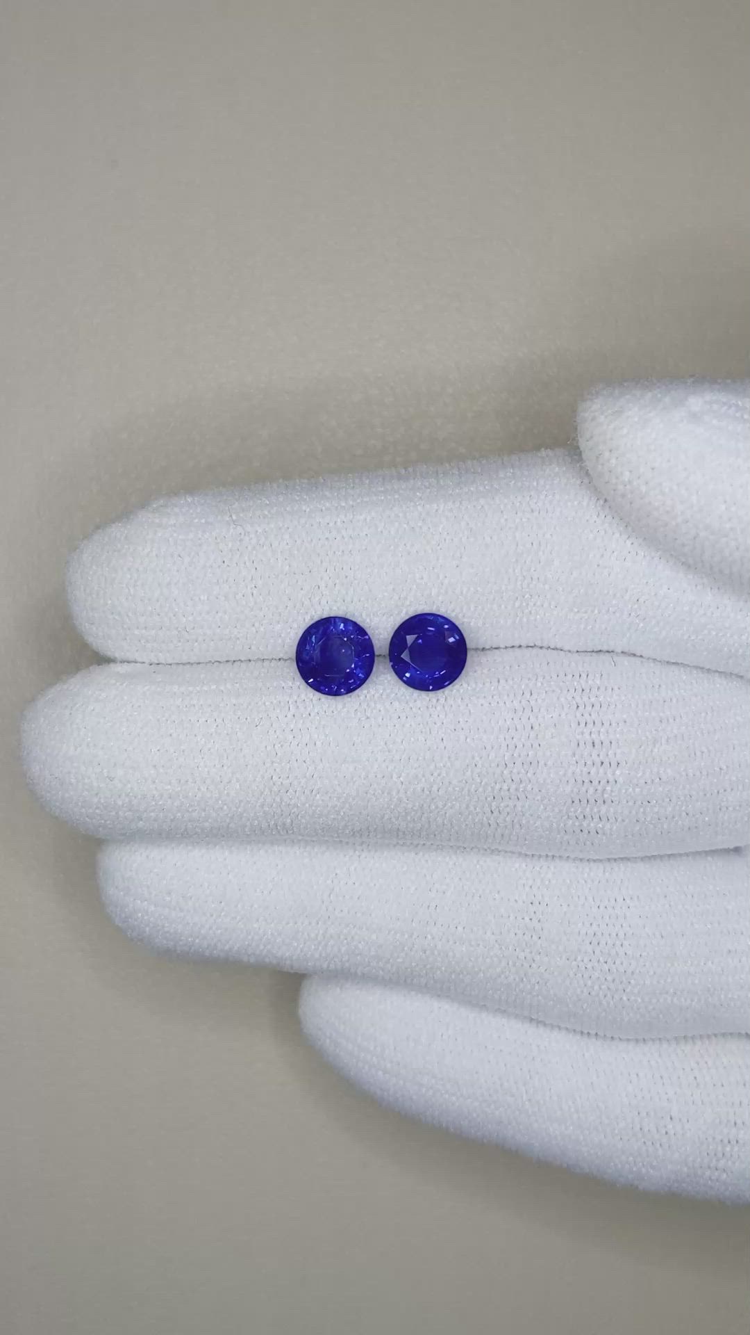 2.10&nbsp;Ct.Tw.Total Carat Weight Blue Sapphire Pair from Ceylon (Sri Lanka) Size Video