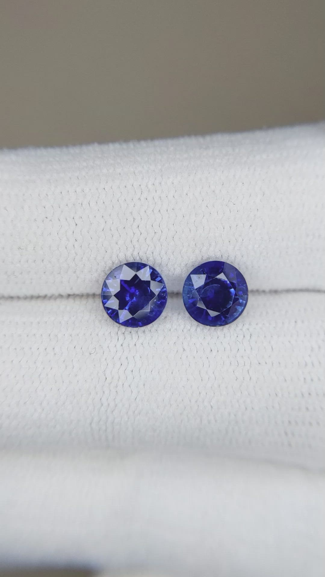 2.13&nbsp;Ct.Tw.Total Carat Weight Blue Sapphire Pair from Ceylon (Sri Lanka) Size Video
