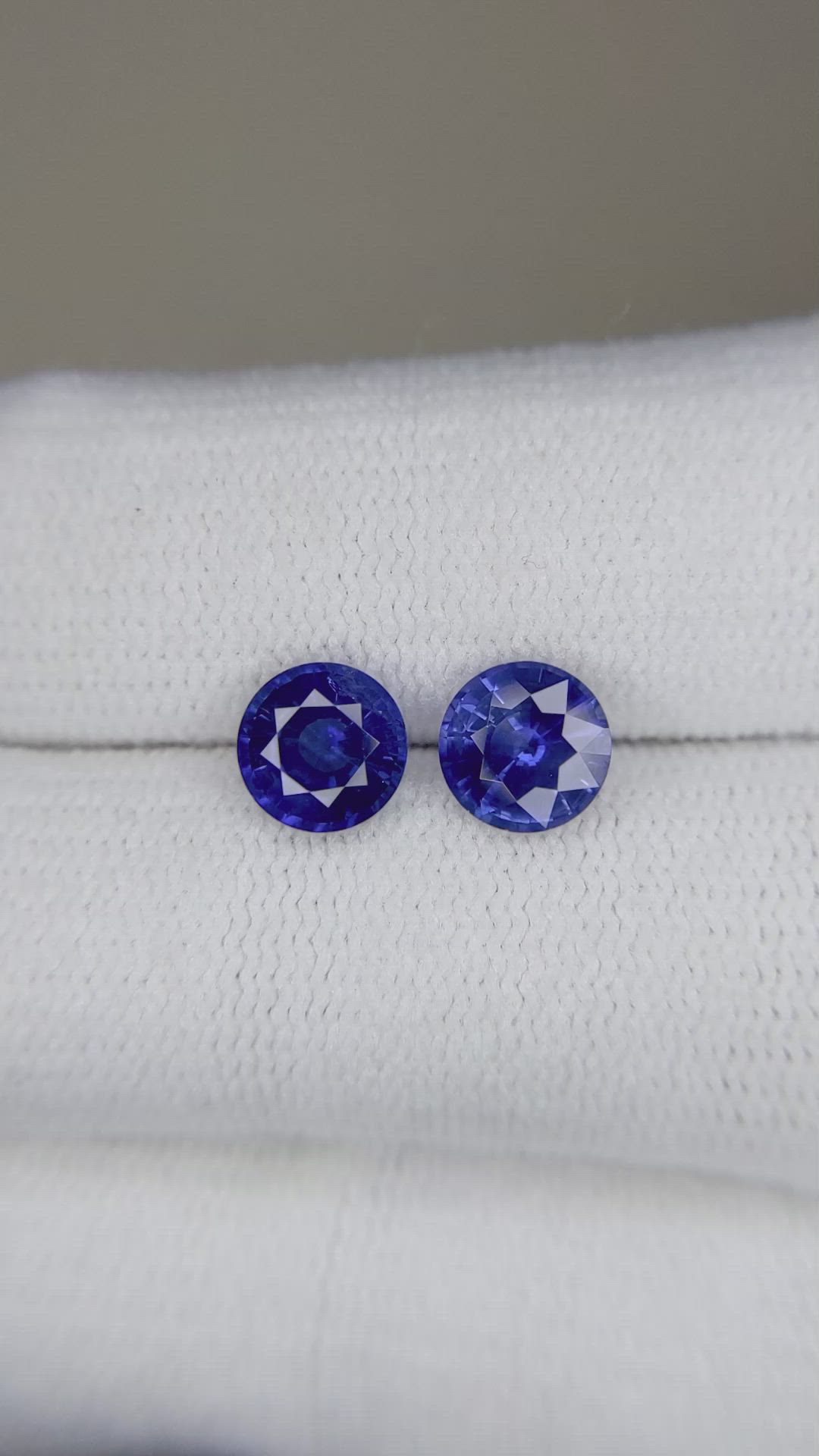 2.07&nbsp;Ct.Tw.Total Carat Weight Blue Sapphire Pair from Ceylon (Sri Lanka) Size Video