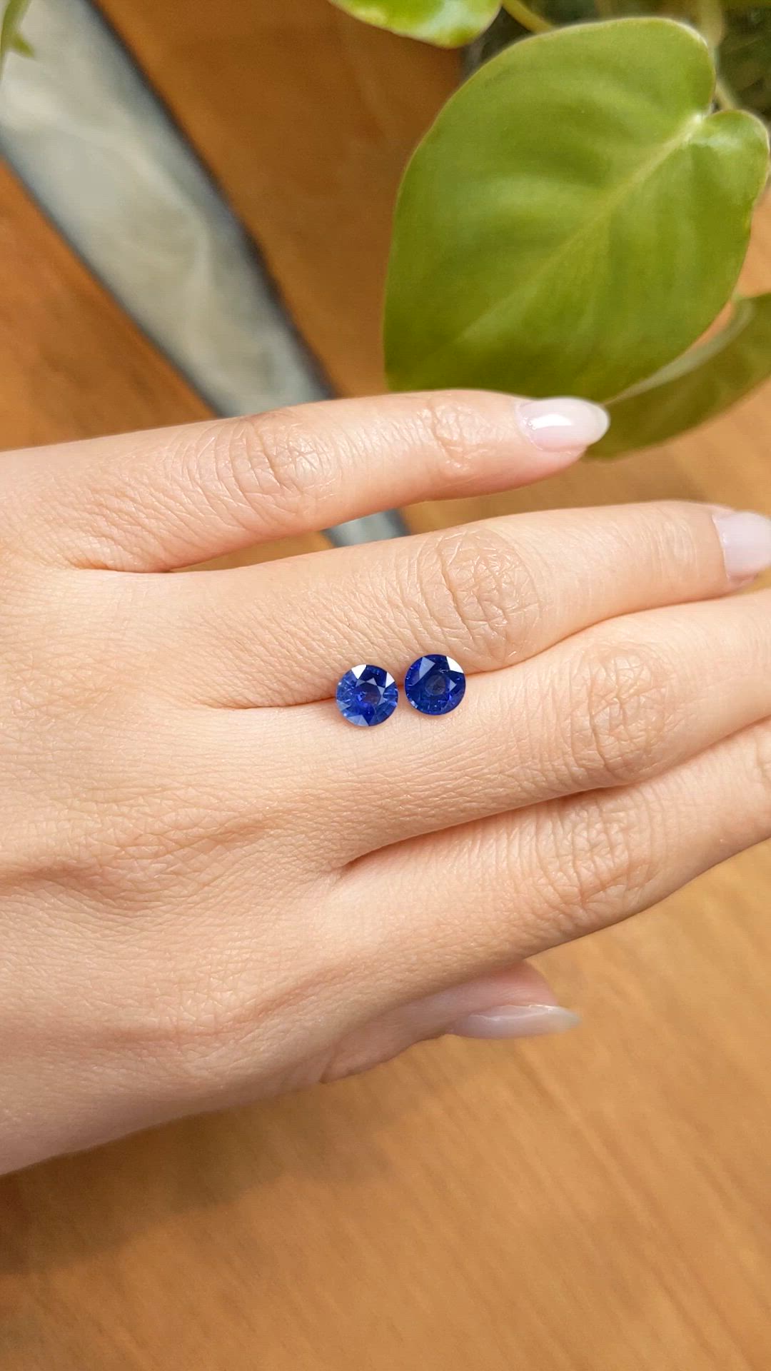 2.07&nbsp;Ct.Tw.Total Carat Weight Blue Sapphire Pair from Ceylon (Sri Lanka) Size Video