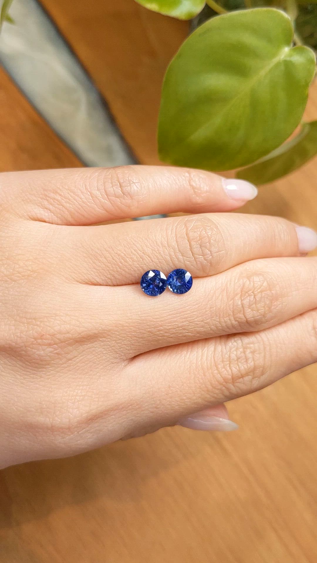 2.27&nbsp;Ct.Tw.Total Carat Weight Blue Sapphire Pair from Ceylon (Sri Lanka) Size Video