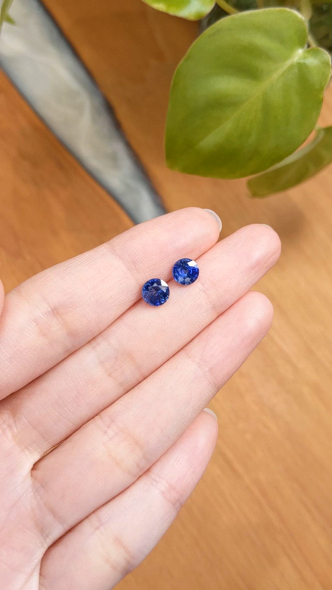 2.27&nbsp;Ct.Tw.Total Carat Weight Blue Sapphire Pair from Ceylon (Sri Lanka) Size Video