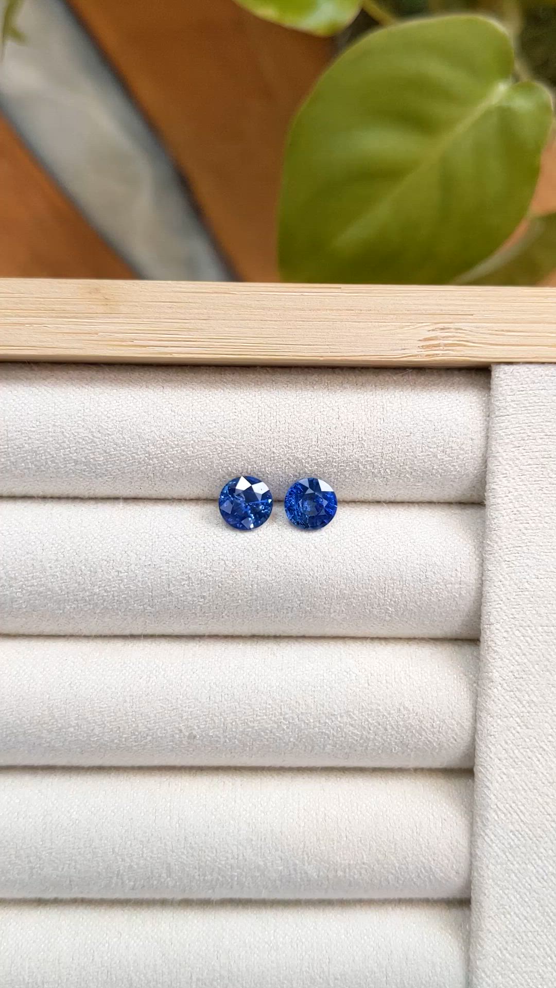 2.27&nbsp;Ct.Tw.Total Carat Weight Blue Sapphire Pair from Ceylon (Sri Lanka) Size Video