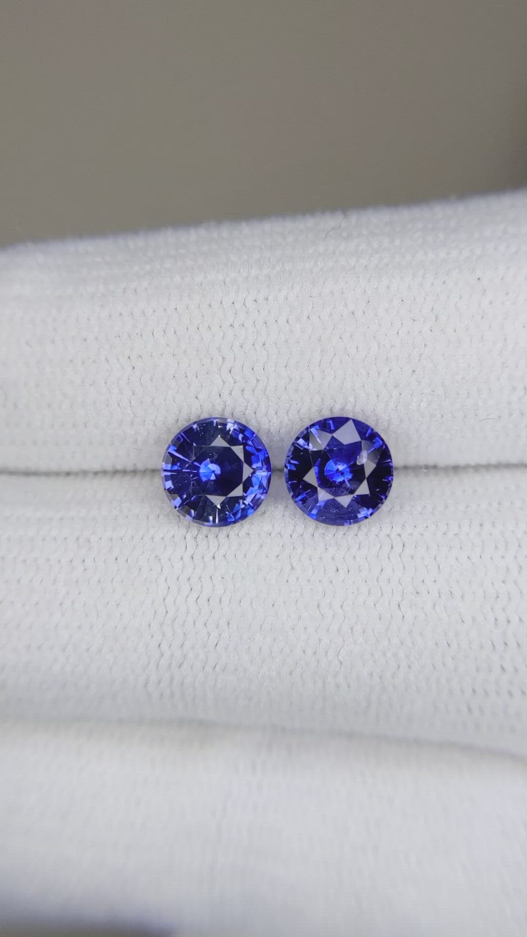 1.95&nbsp;Ct.Tw.Total Carat Weight Blue Sapphire Pair from Ceylon (Sri Lanka) Size Video