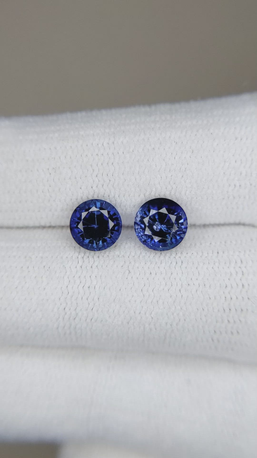 2.35&nbsp;Ct.Tw.Total Carat Weight Blue Sapphire Pair from Ceylon (Sri Lanka) Size Video