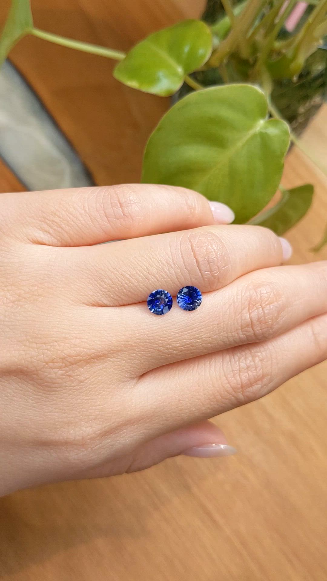 1.55&nbsp;Ct.Tw.Total Carat Weight Blue Sapphire Pair from Ceylon (Sri Lanka) Size Video