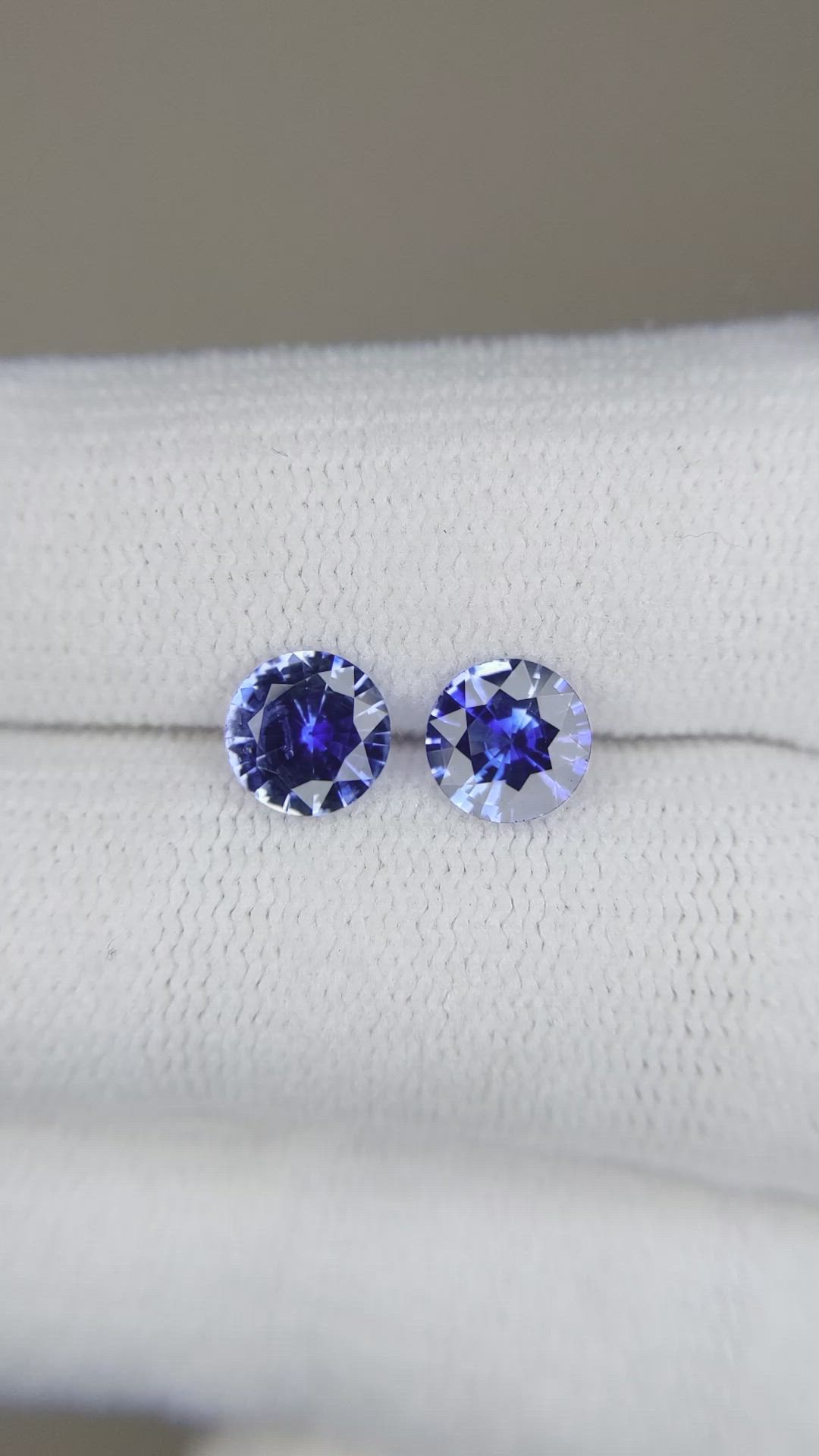 1.55&nbsp;Ct.Tw.Total Carat Weight Blue Sapphire Pair from Ceylon (Sri Lanka) Size Video