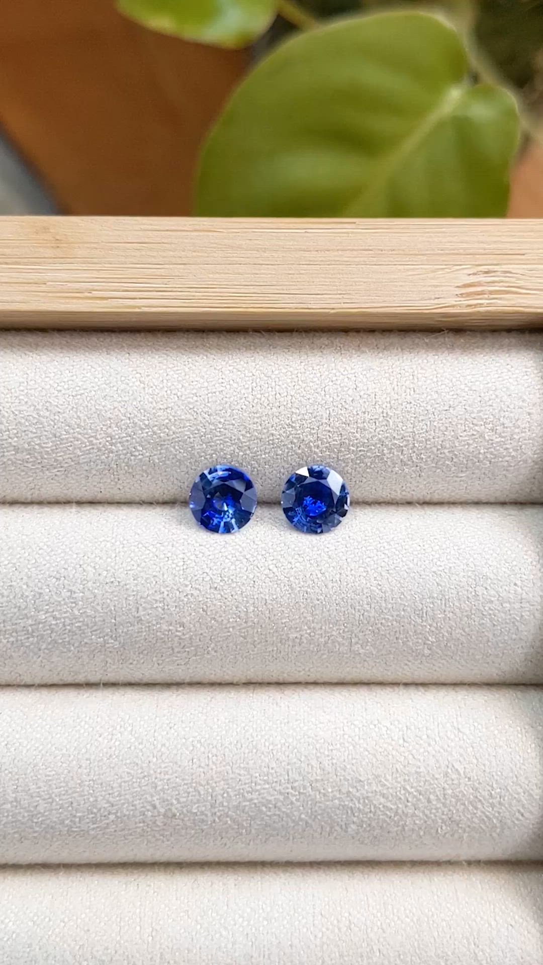 1.55&nbsp;Ct.Tw.Total Carat Weight Blue Sapphire Pair from Ceylon (Sri Lanka) Size Video
