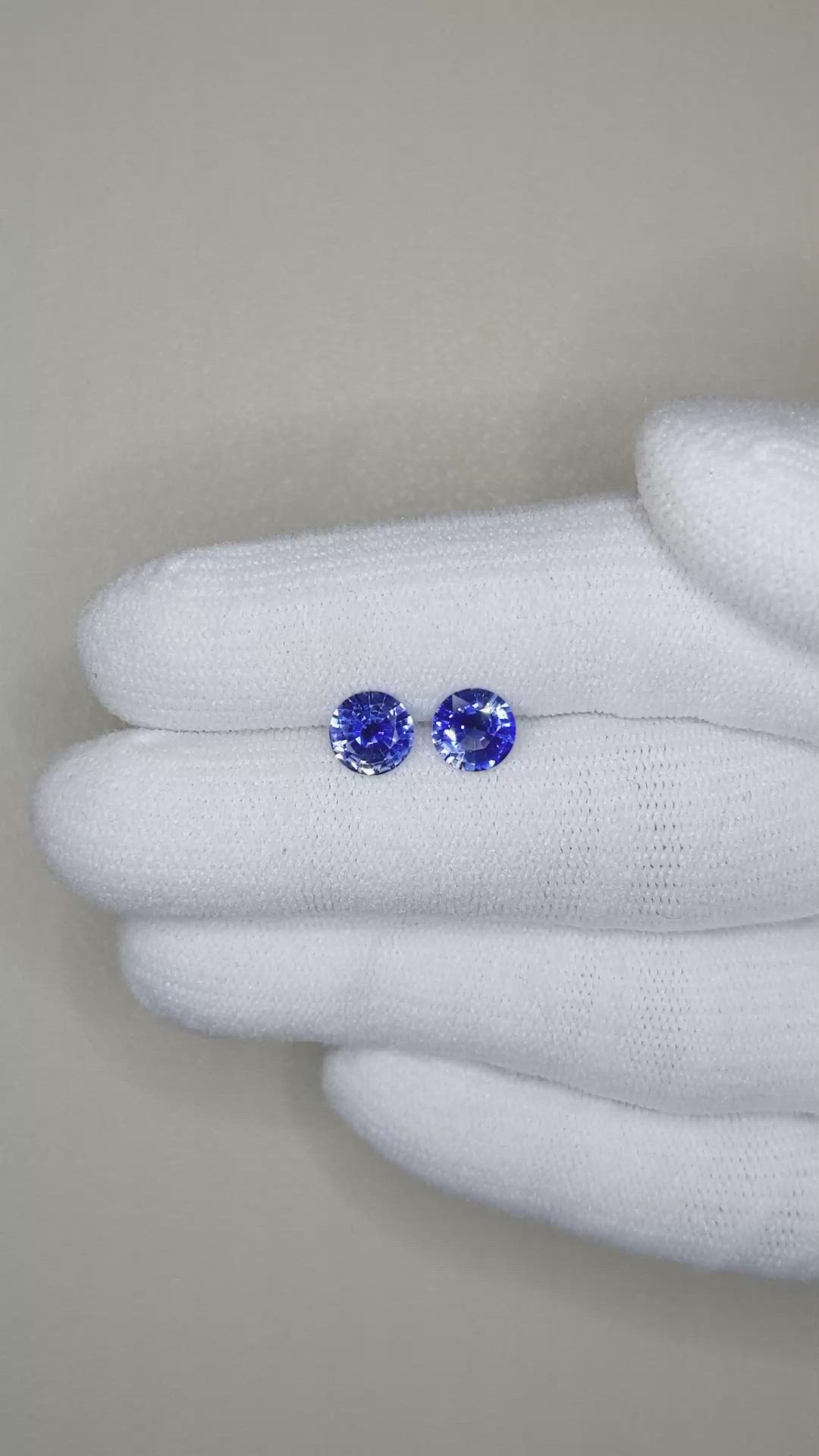 1.55&nbsp;Ct.Tw.Total Carat Weight Blue Sapphire Pair from Ceylon (Sri Lanka) Size Video