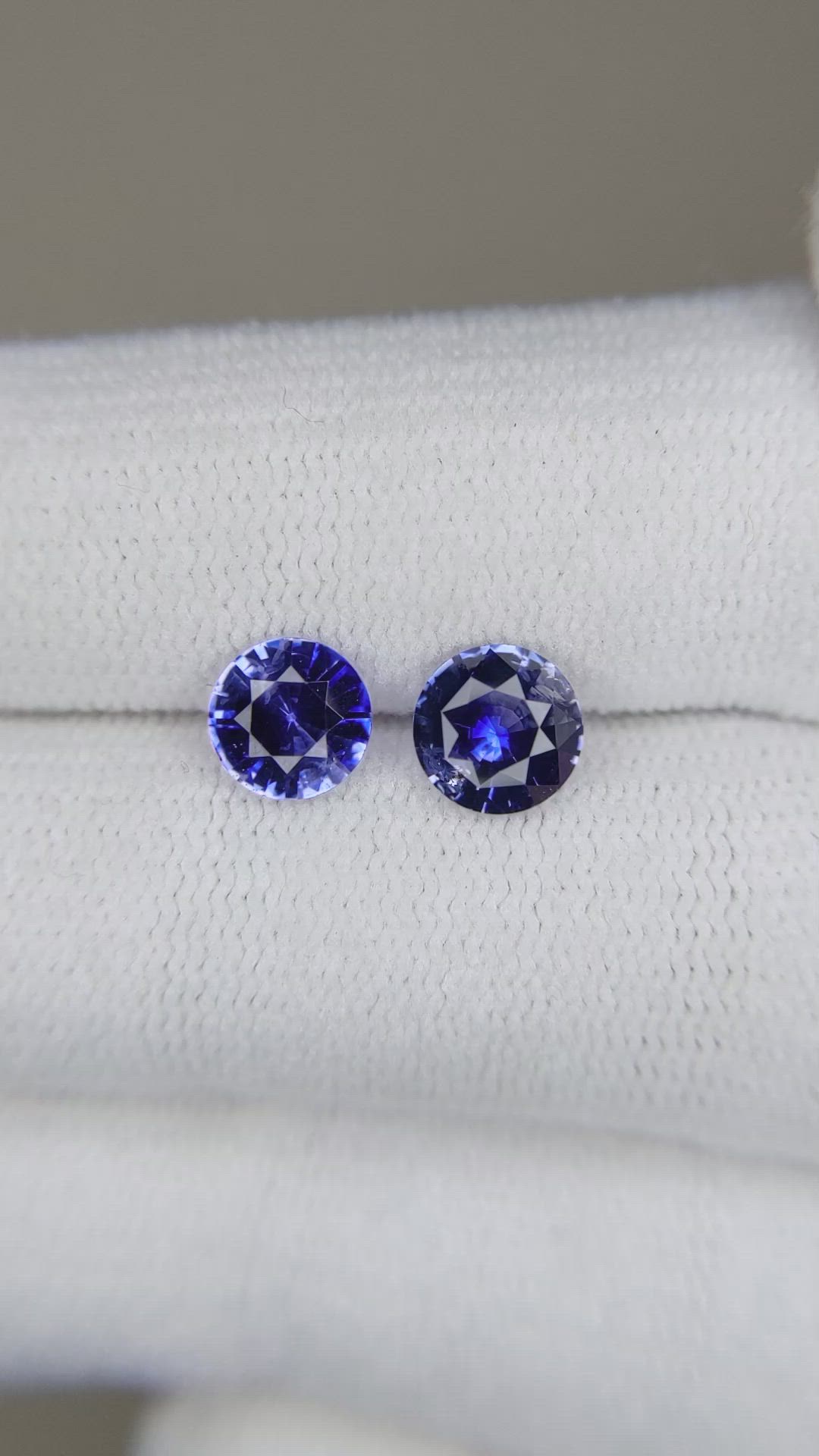 1.68&nbsp;Ct.Tw.Total Carat Weight Blue Sapphire Pair from Ceylon (Sri Lanka) Size Video