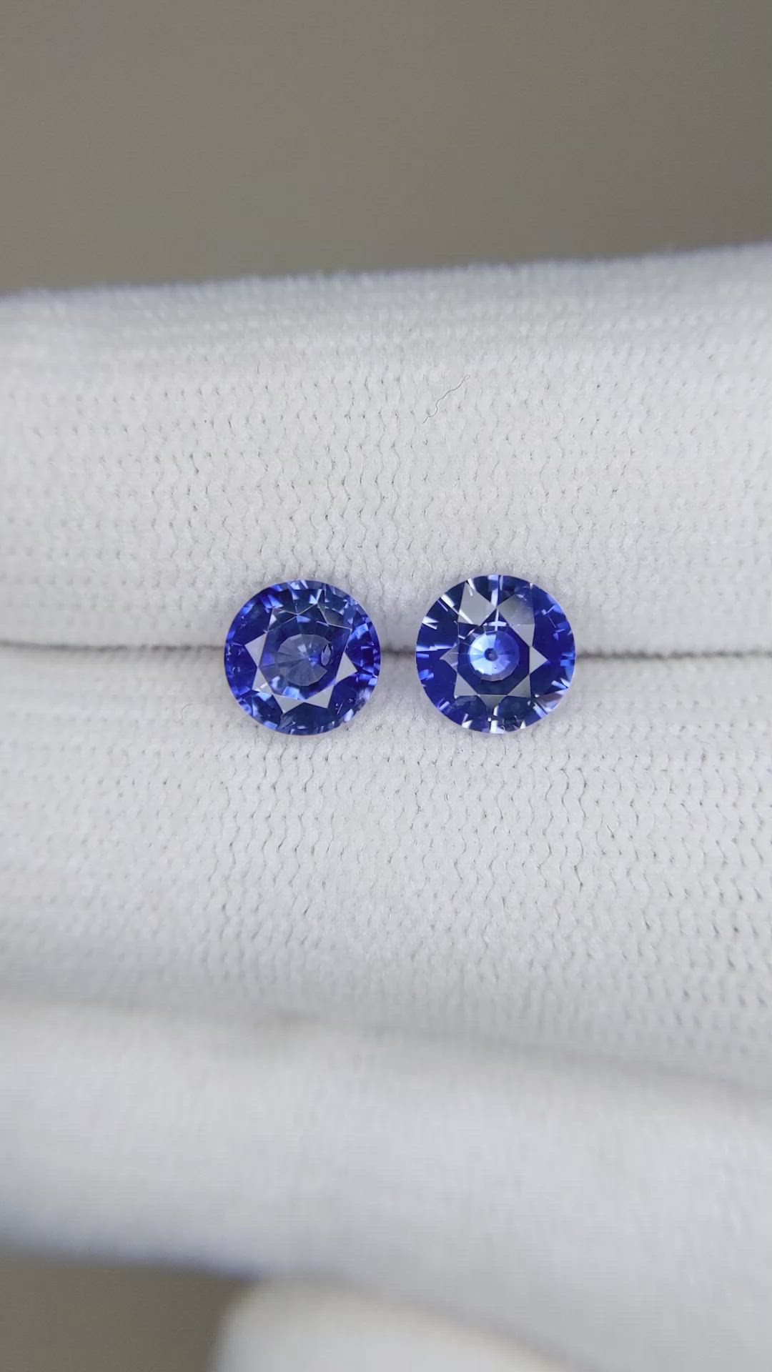 1.77&nbsp;Ct.Tw.Total Carat Weight Blue Sapphire Pair from Ceylon (Sri Lanka) Size Video