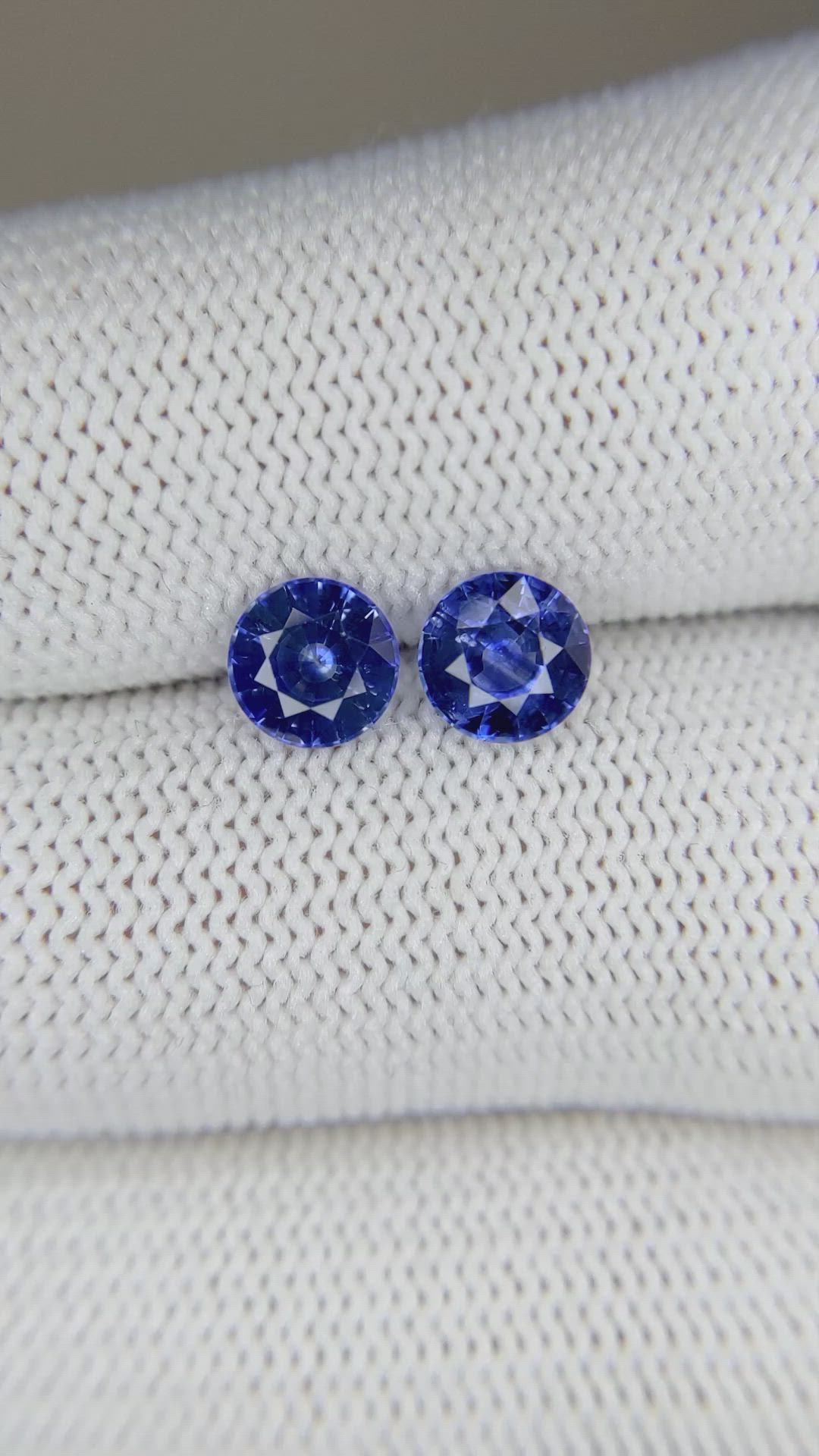 2.03&nbsp;Ct.Tw.Total Carat Weight Blue Sapphire Pair from Ceylon (Sri Lanka) Size Video