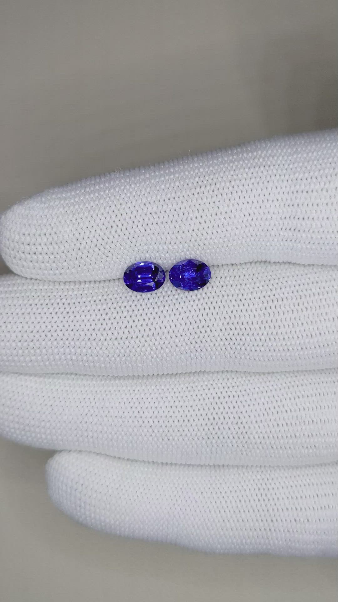 1.77&nbsp;Ct.Tw.Total Carat Weight Blue Sapphire Pair from Ceylon (Sri Lanka) Size Video