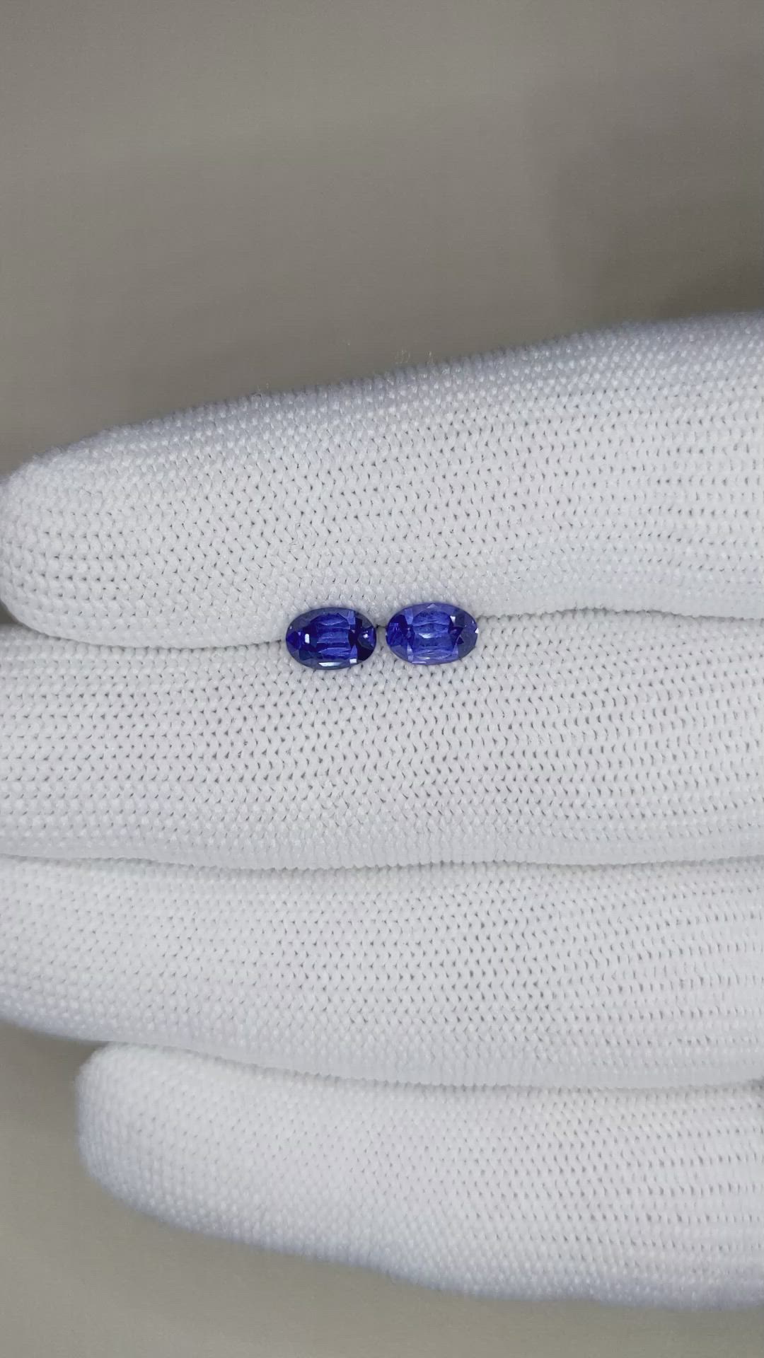 1.48&nbsp;Ct.Tw.Total Carat Weight Blue Sapphire Pair from Ceylon (Sri Lanka) Size Video