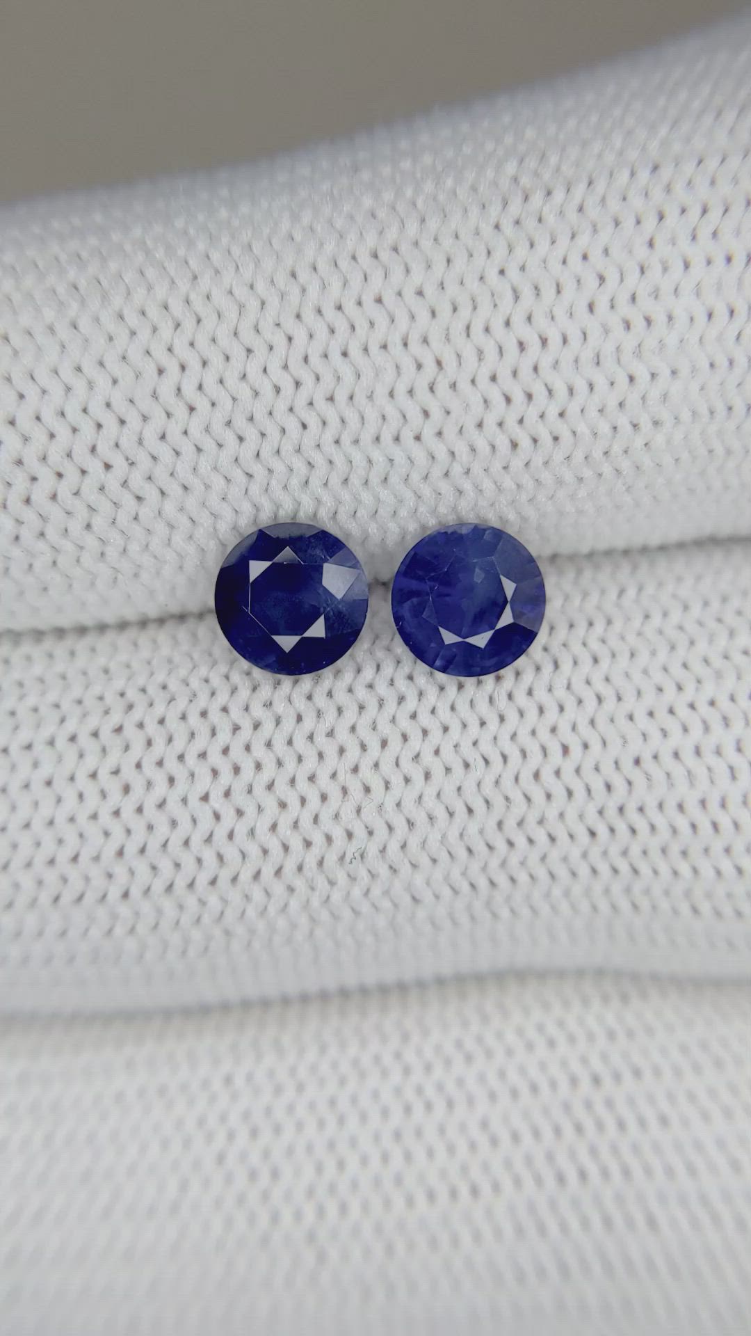 2.15&nbsp;Ct.Tw.Total Carat Weight Blue Sapphire Pair from Ceylon (Sri Lanka) Size Video