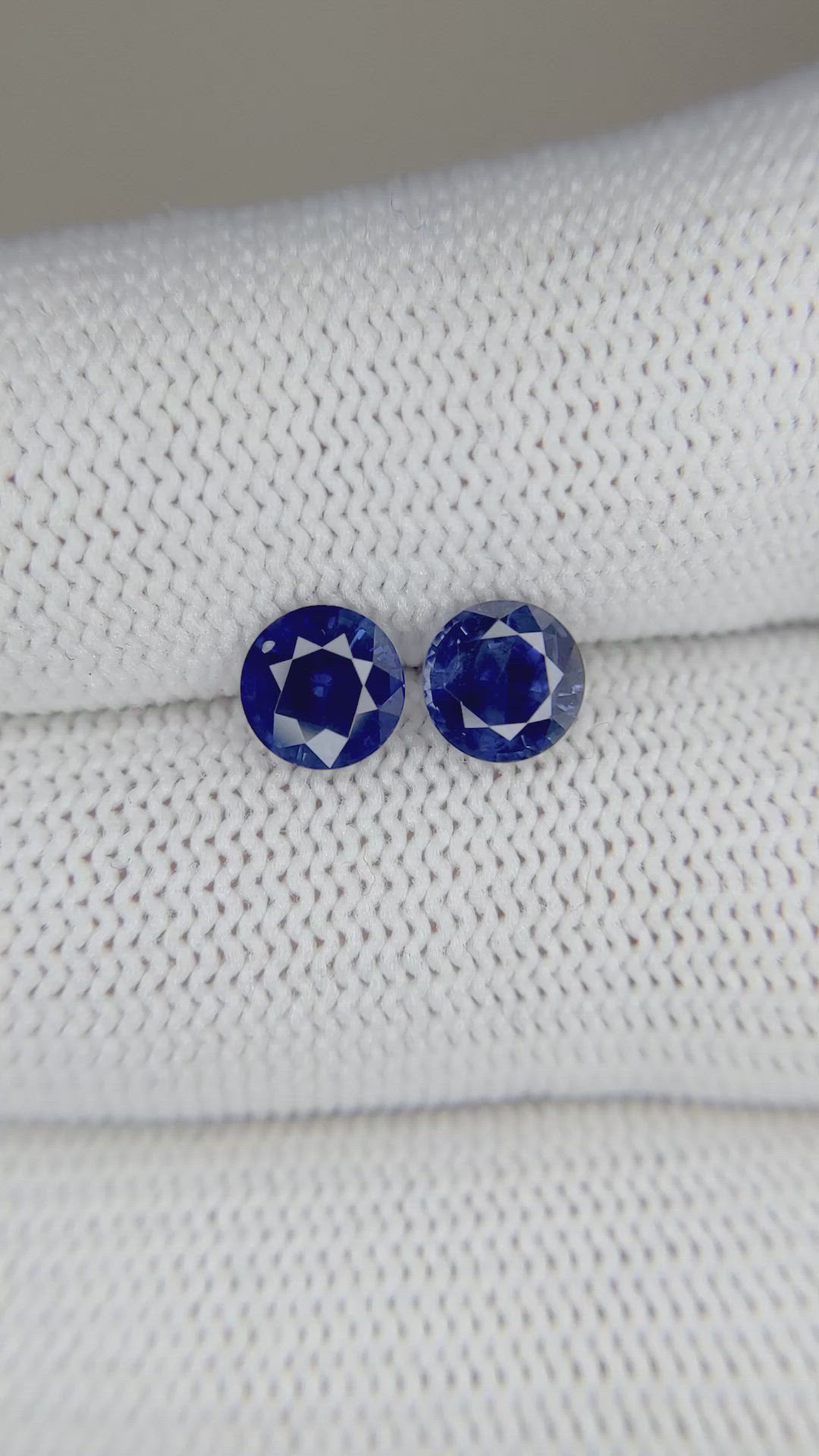 2.04&nbsp;Ct.Tw.Total Carat Weight Blue Sapphire Pair from Ceylon (Sri Lanka) Size Video