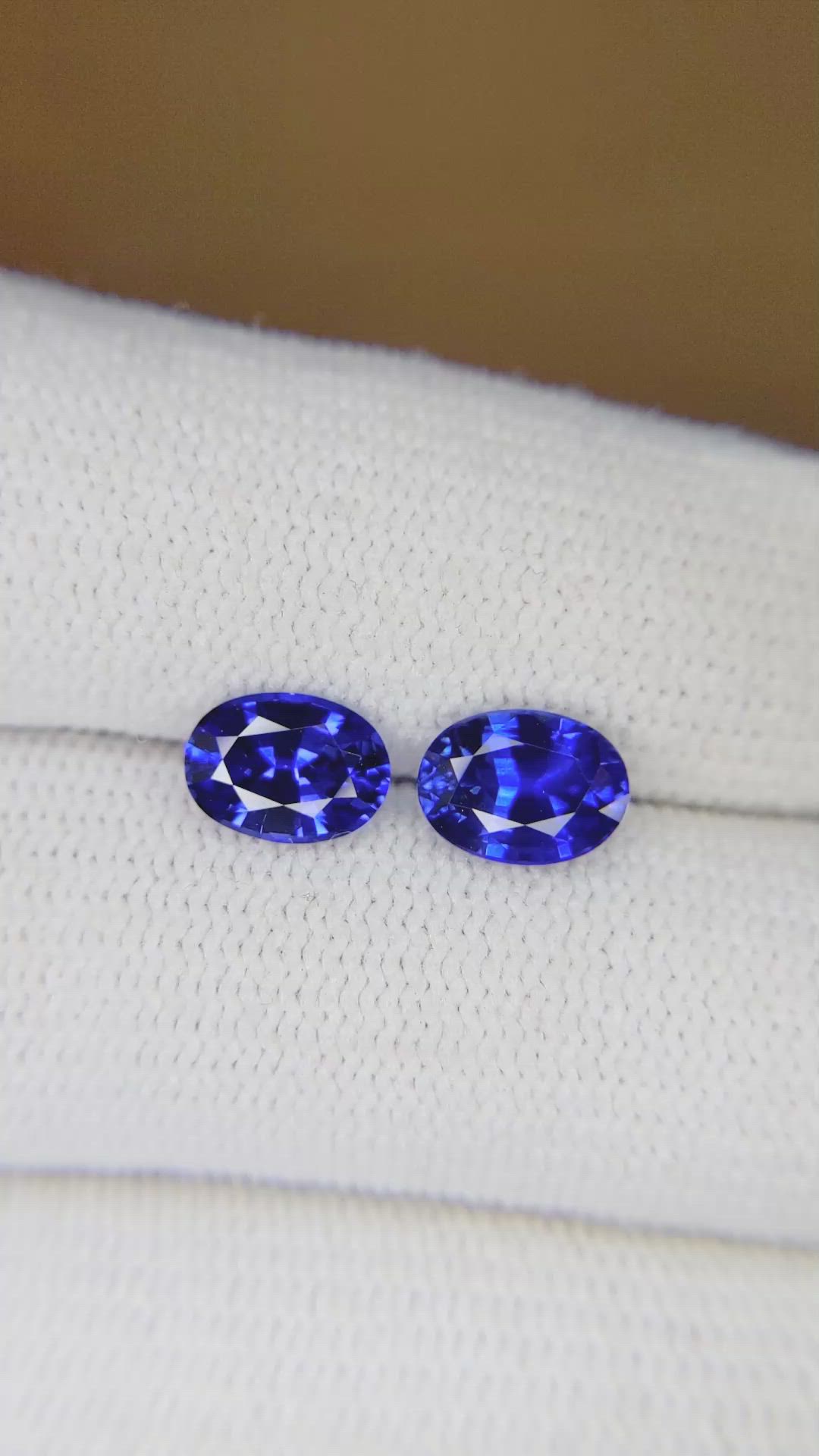 2.65&nbsp;Ct.Tw.Total Carat Weight Blue Sapphire Pair from Ceylon (Sri Lanka) Size Video