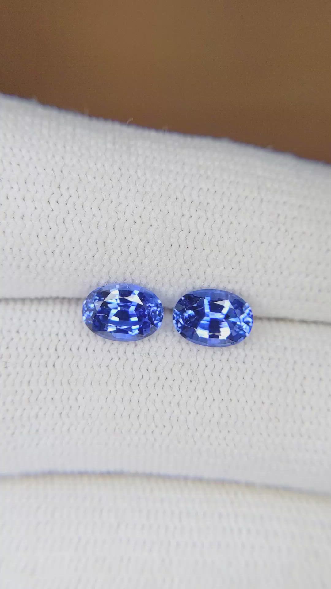 2.17&nbsp;Ct.Tw.Total Carat Weight Blue Sapphire Pair from Ceylon (Sri Lanka) Size Video