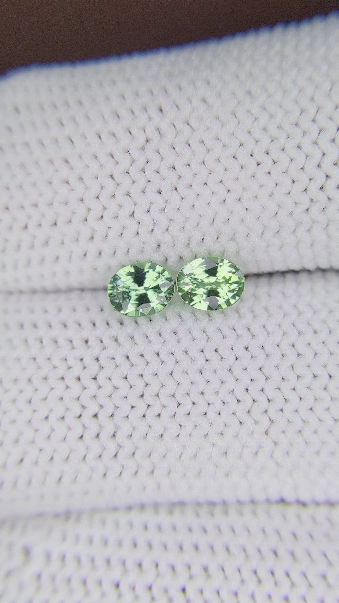0.82&nbsp;Ct.Tw.Total Carat Weight Green Sapphire Pair from Ceylon (Sri Lanka) Size Video