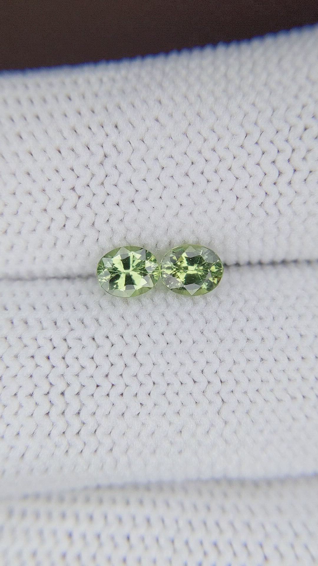 0.86&nbsp;Ct.Tw.Total Carat Weight Green Sapphire Pair from Ceylon (Sri Lanka) Size Video