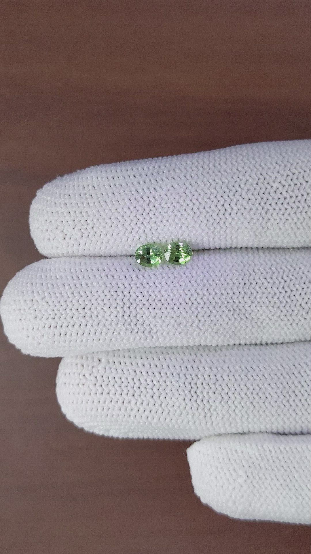 0.86&nbsp;Ct.Tw.Total Carat Weight Green Sapphire Pair from Ceylon (Sri Lanka) Size Video