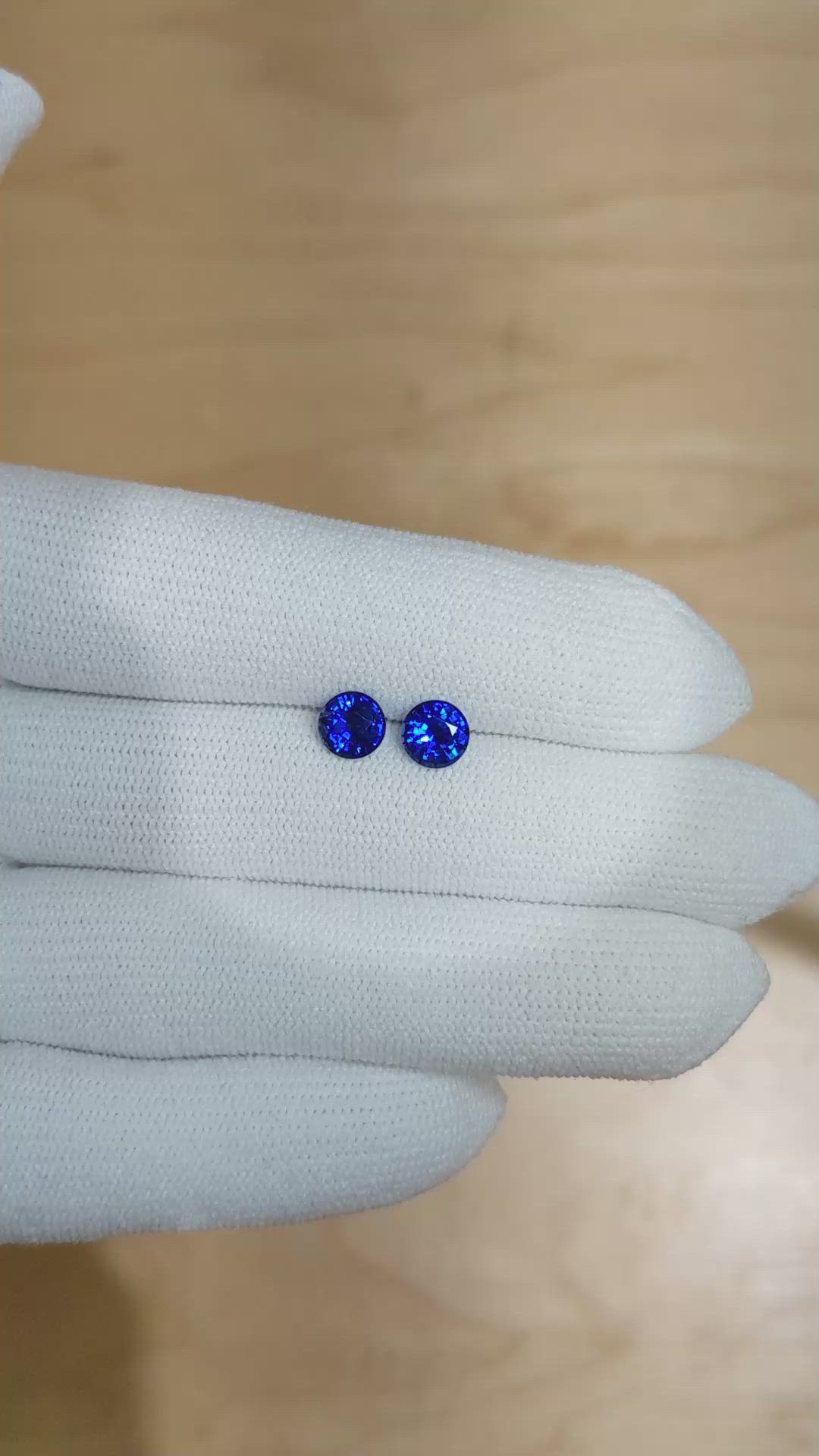 1.76&nbsp;Ct.Tw.Total Carat Weight Blue Sapphire Pair from Ceylon (Sri Lanka) Size Video