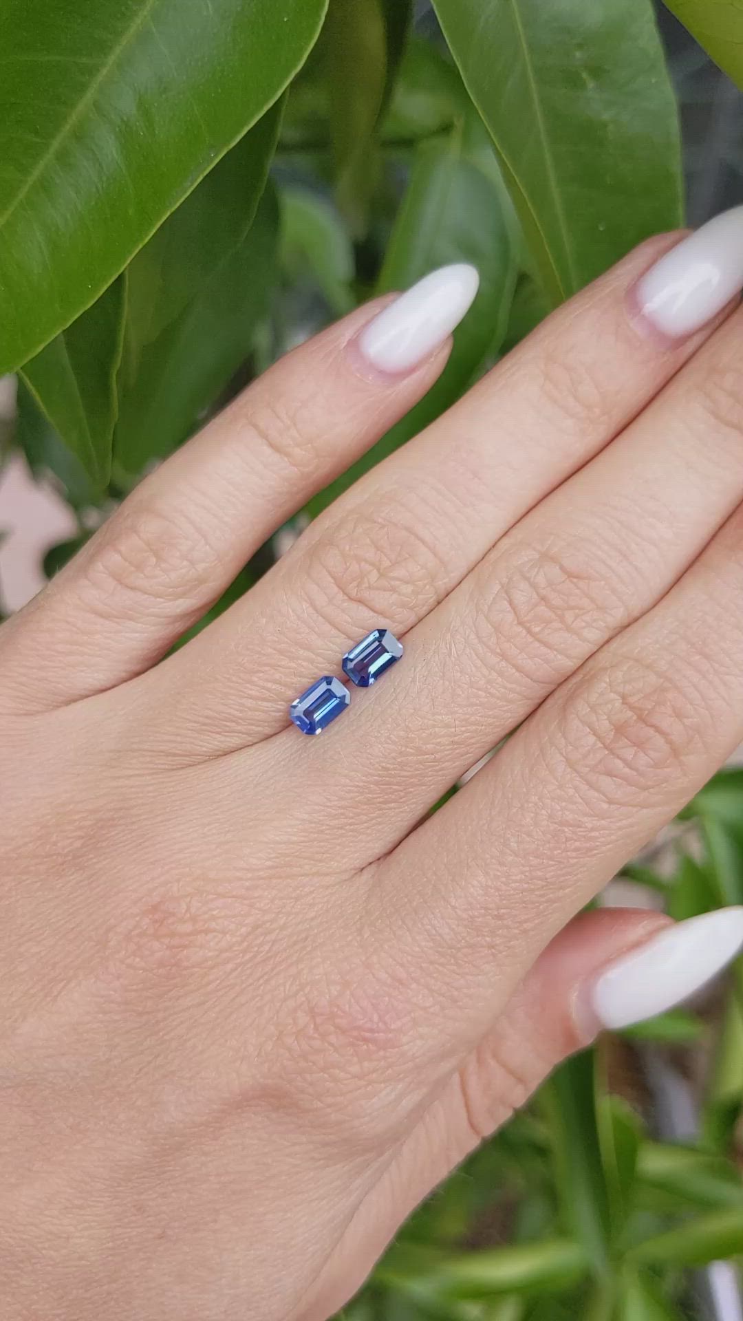 1.06&nbsp;Ct.Tw.Total Carat Weight Blue Sapphire Pair from Ceylon (Sri Lanka) Size Video