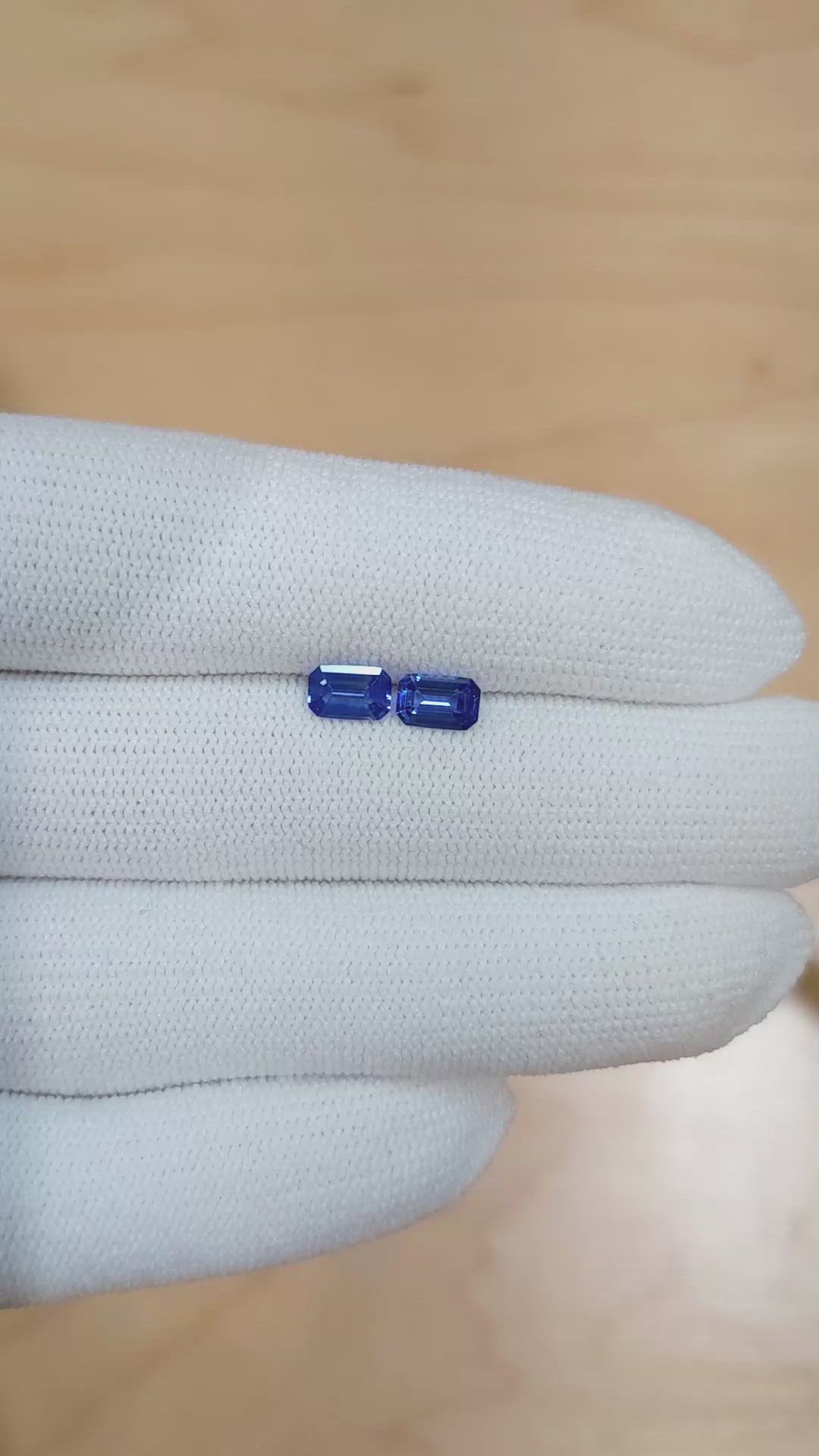 1.06&nbsp;Ct.Tw.Total Carat Weight Blue Sapphire Pair from Ceylon (Sri Lanka) Size Video