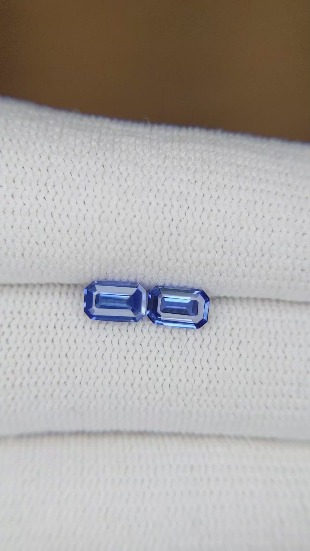 1.06&nbsp;Ct.Tw.Total Carat Weight Blue Sapphire Pair from Ceylon (Sri Lanka) Size Video