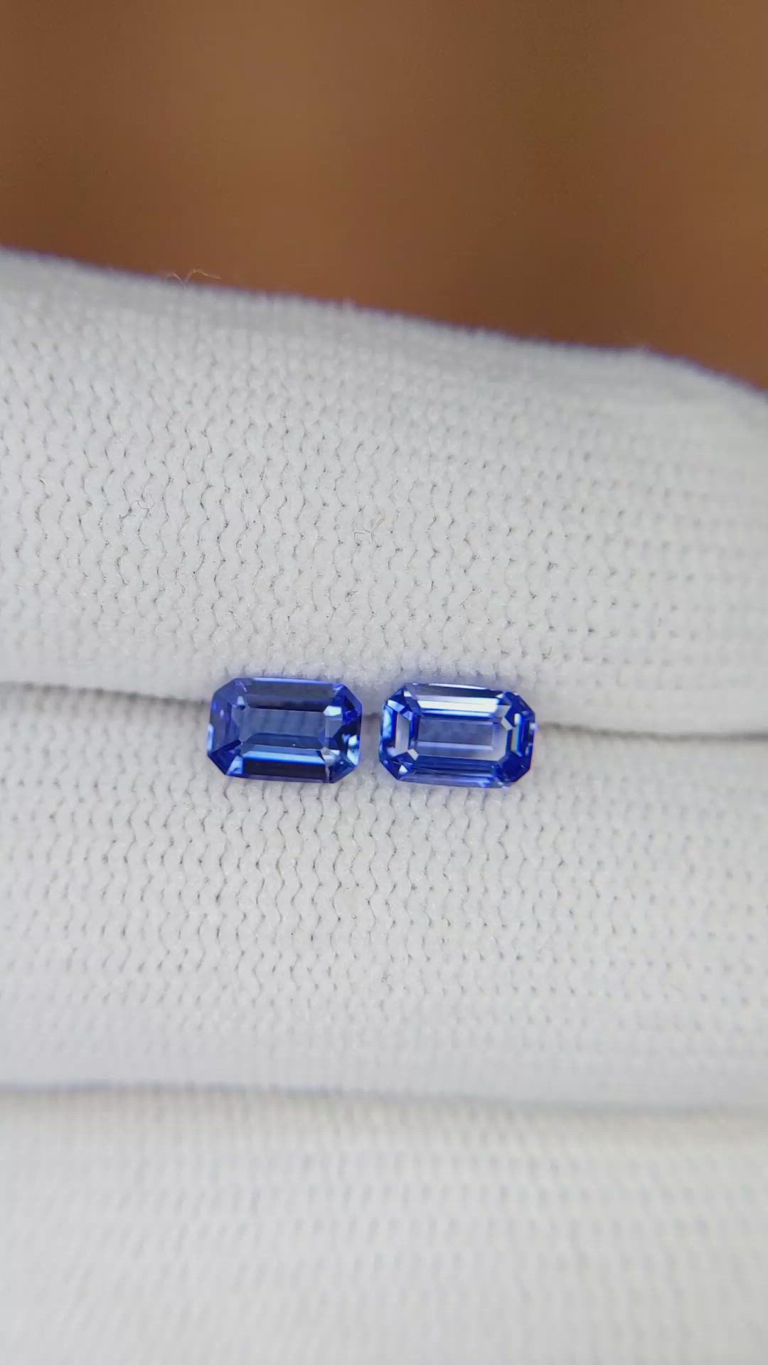 1.37&nbsp;Ct.Tw.Total Carat Weight Blue Sapphire Pair from Ceylon (Sri Lanka) Size Video
