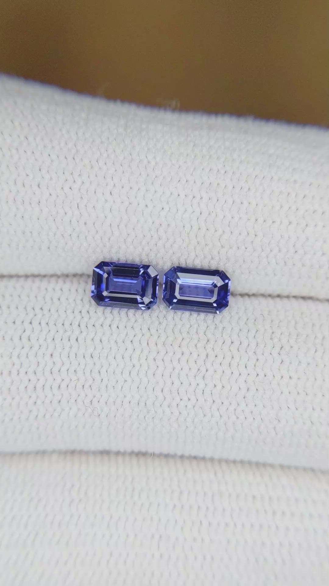 1.26&nbsp;Ct.Tw.Total Carat Weight Blue Sapphire Pair from Ceylon (Sri Lanka) Size Video